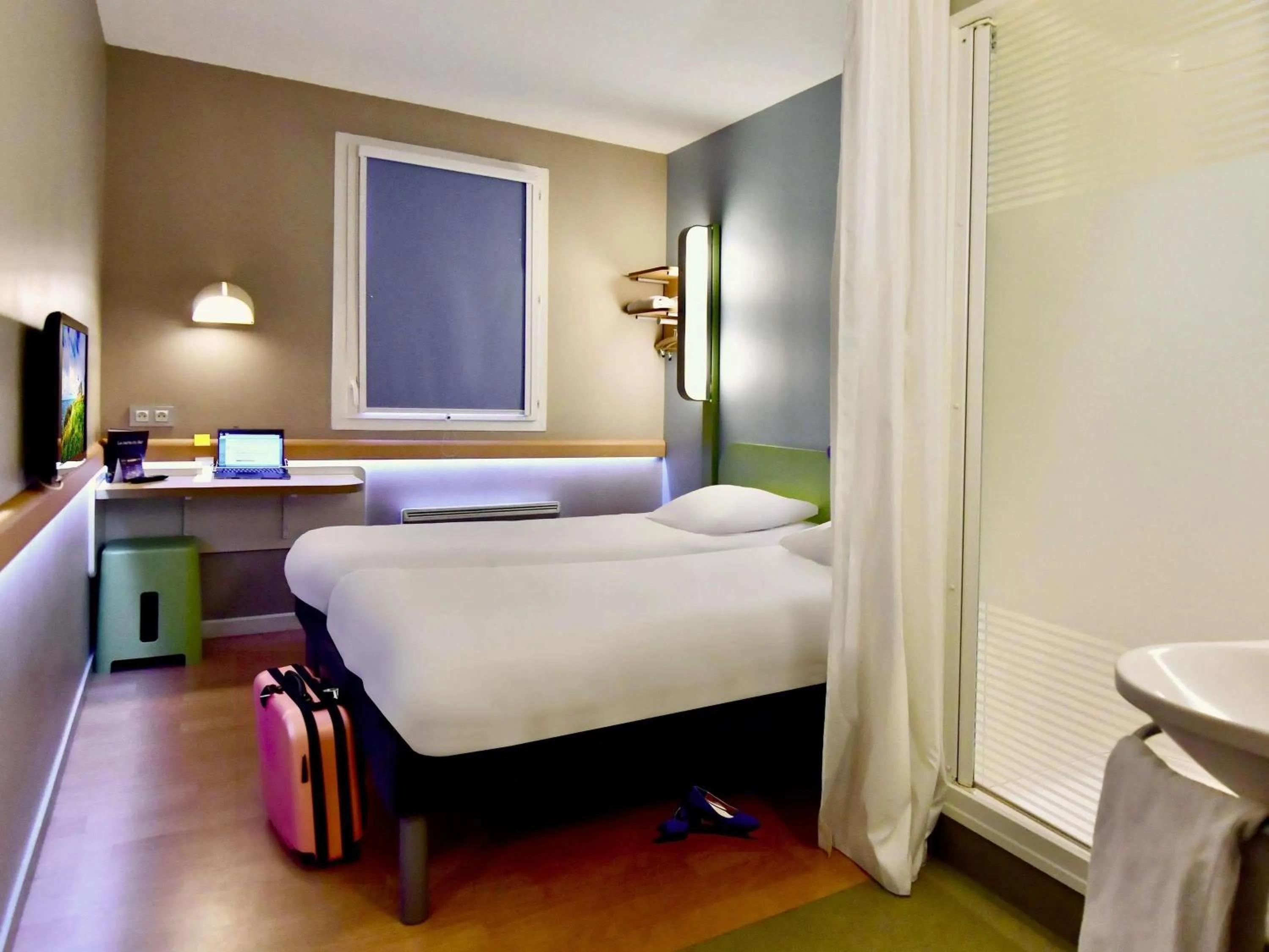 Bedroom, Bed in ibis budget Brest Centre Port