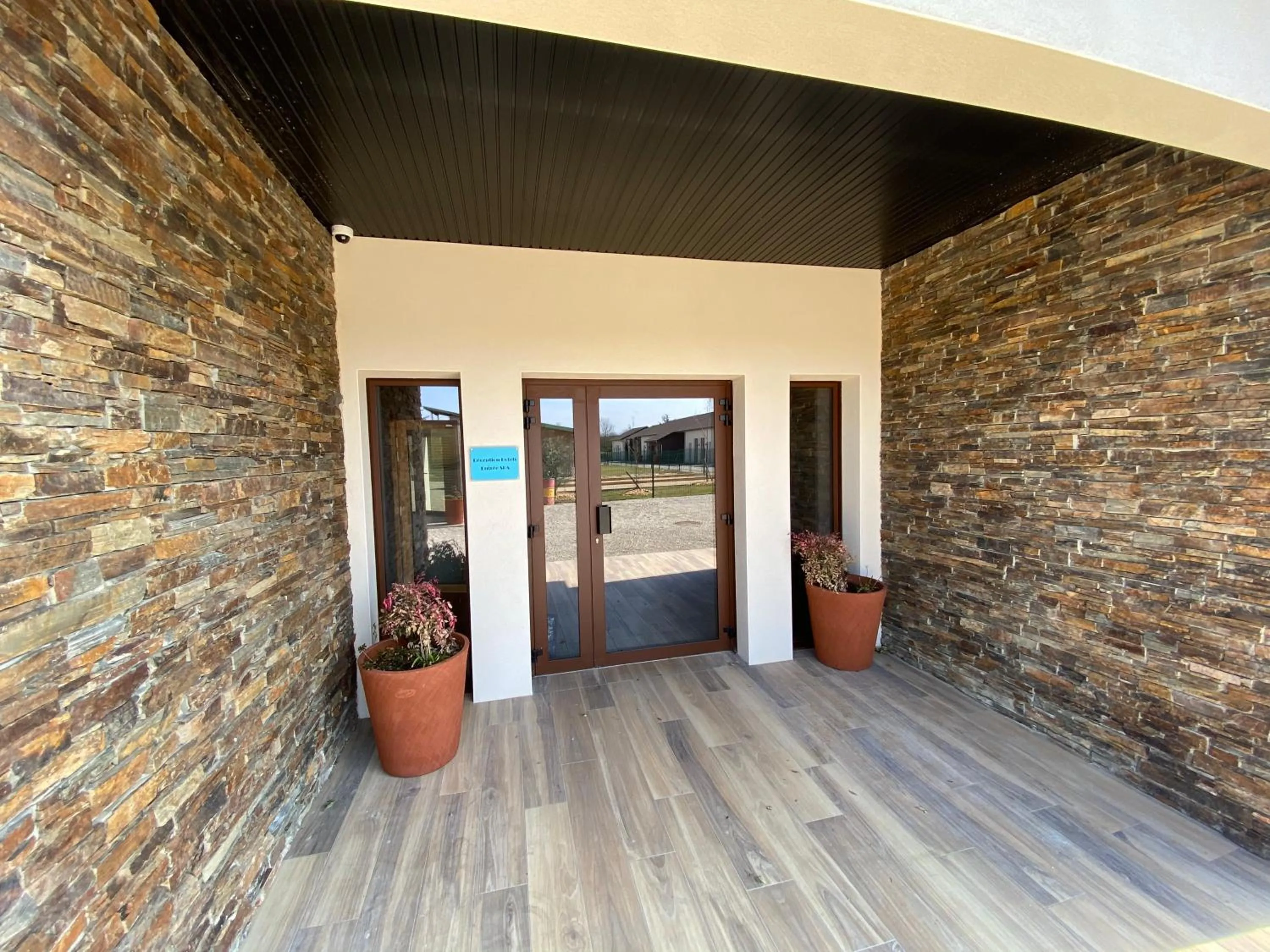 Facade/entrance in World Hotel