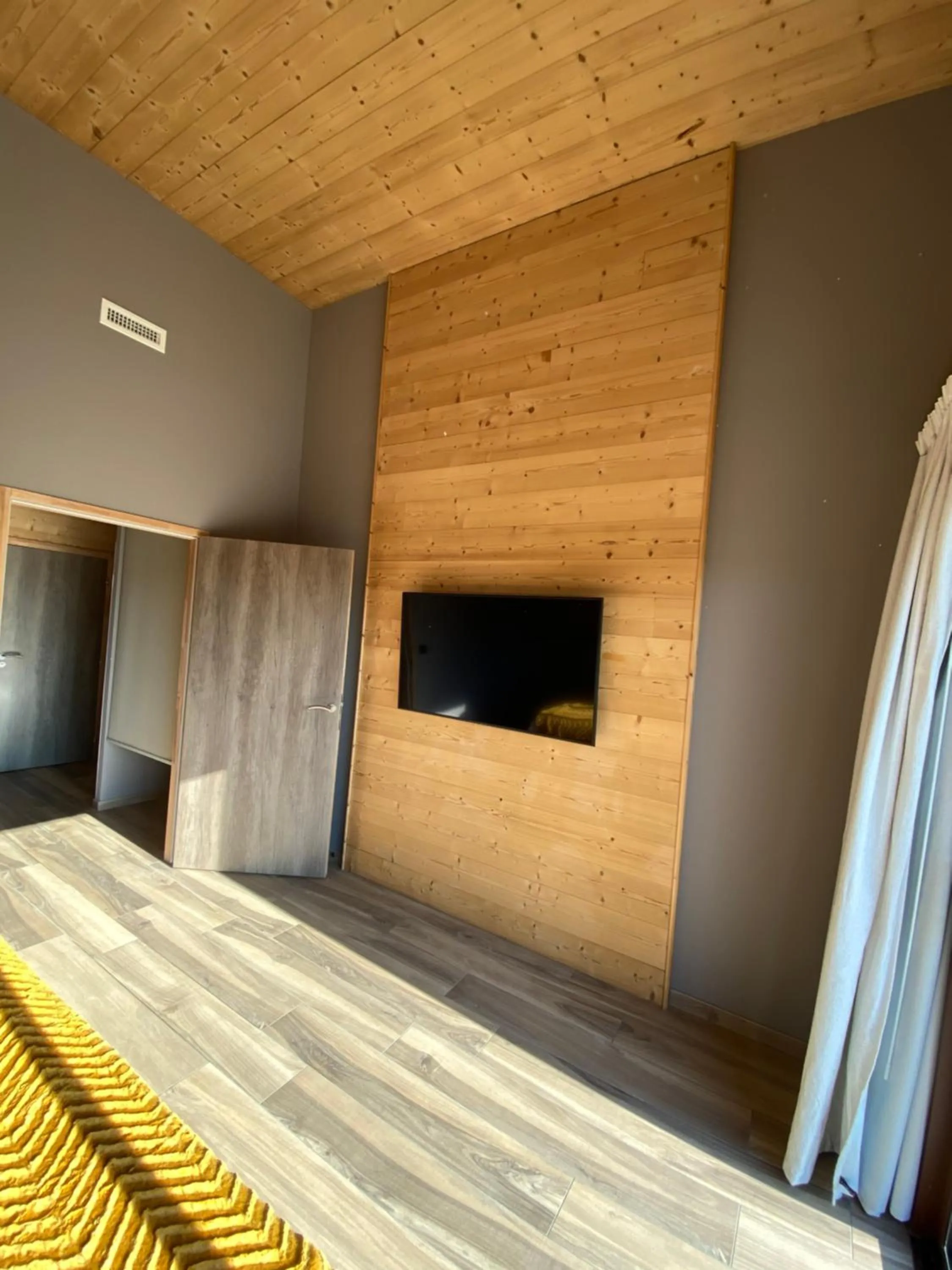 TV and multimedia, Bed in World Hotel