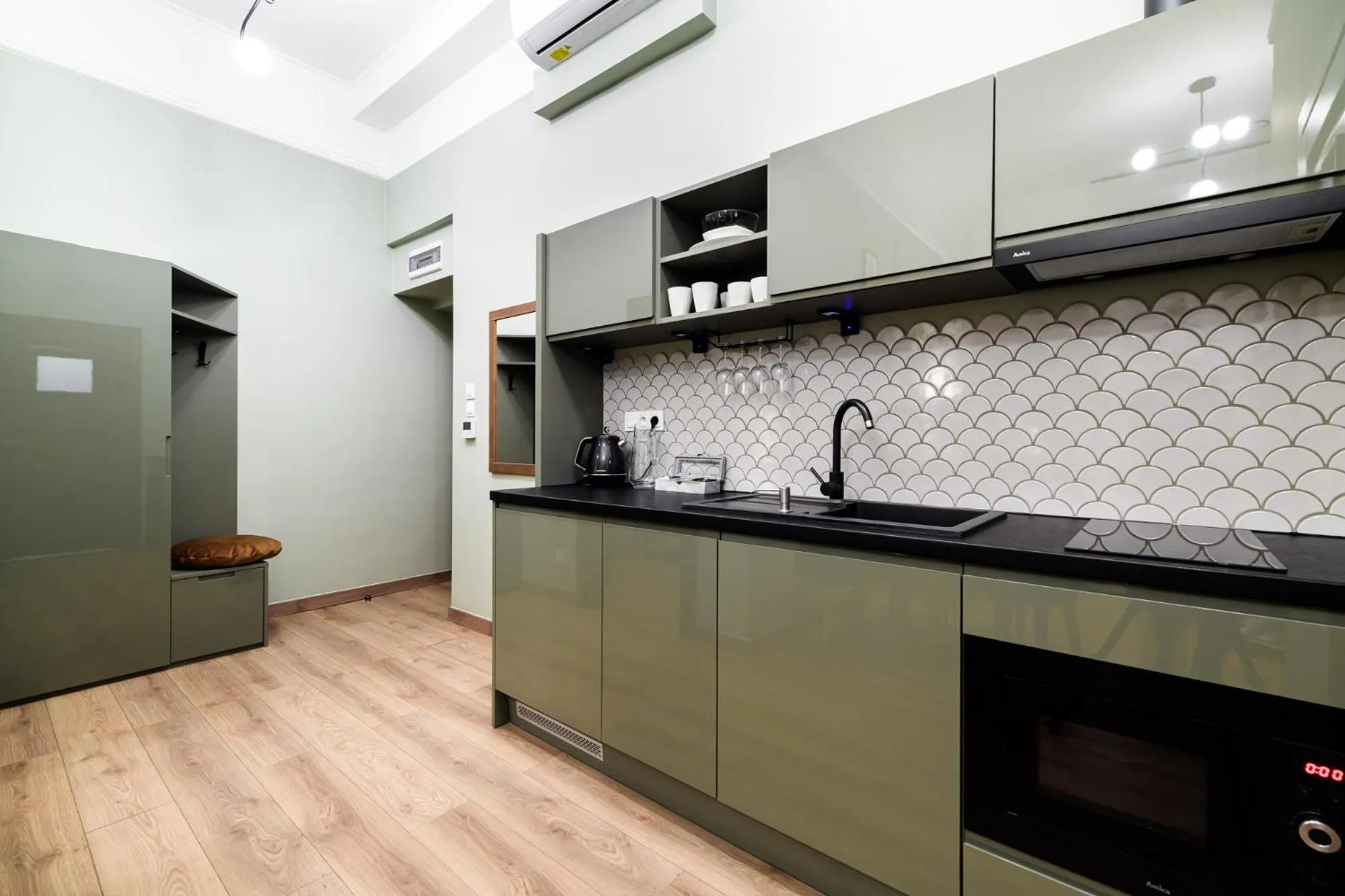 Kitchen or kitchenette in Apart Residence Ariańska 16 by NEARTO PL