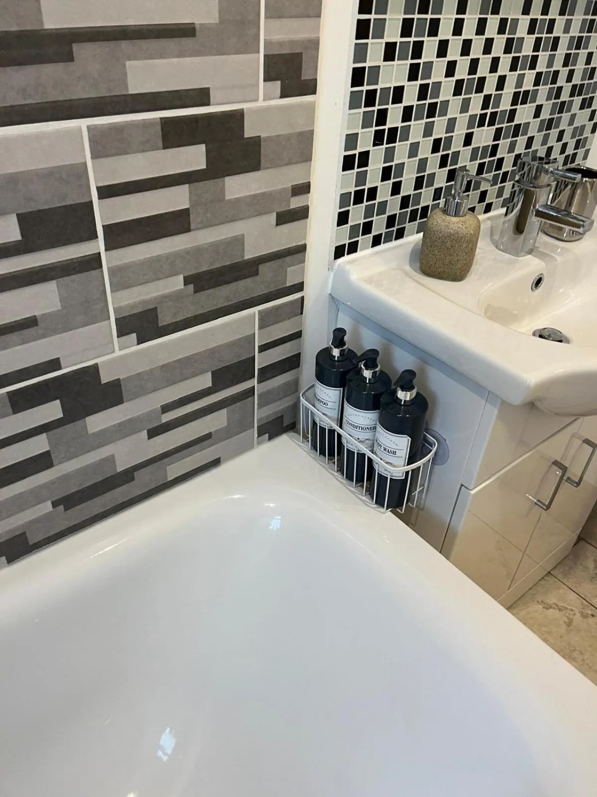 Shower in City Beach AirBnB Southend on Sea,