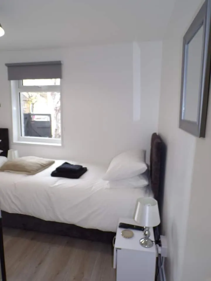 Bedroom in City Beach AirBnB Southend on Sea,