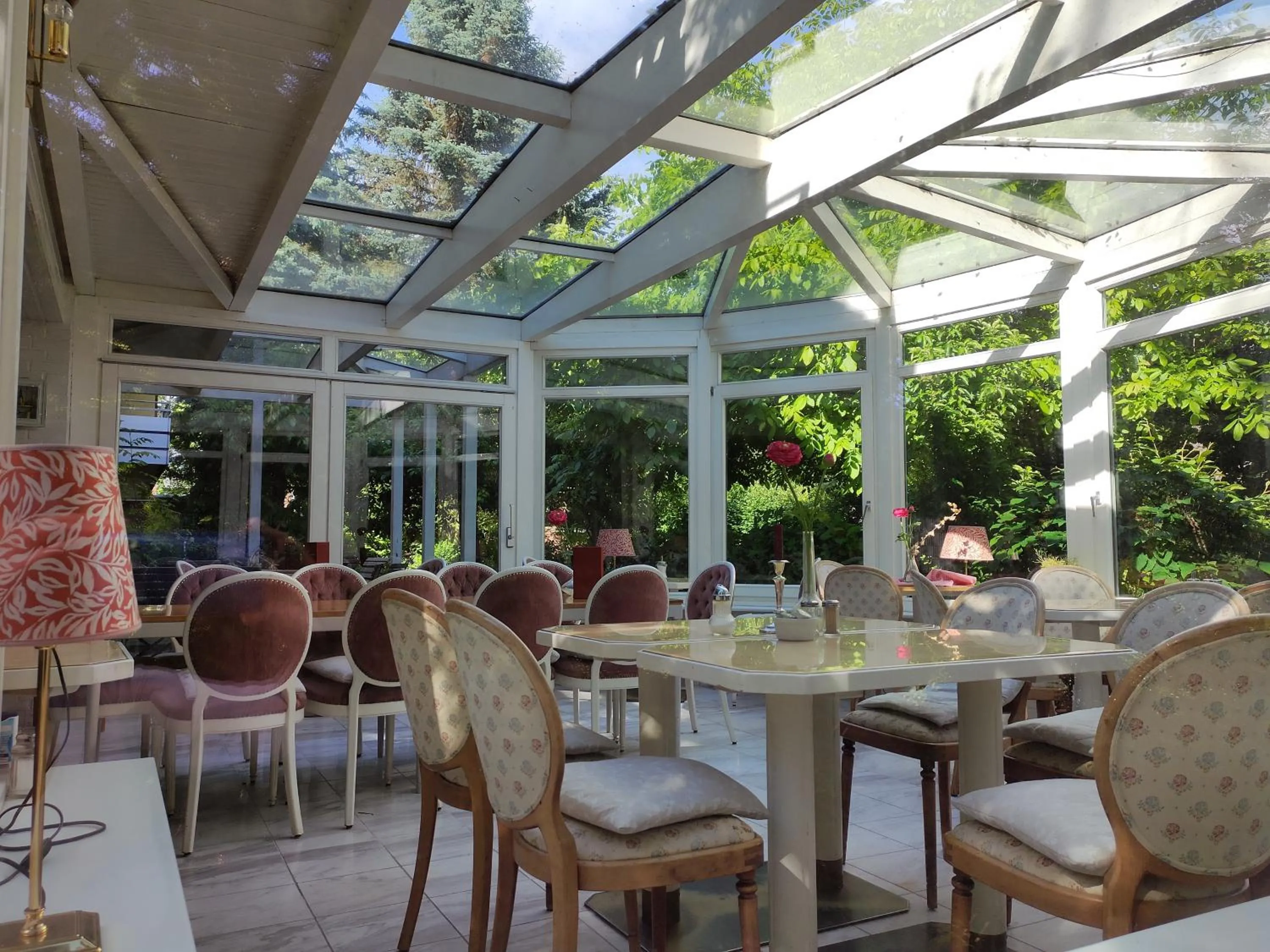 Restaurant/places to eat in Condi Hotel