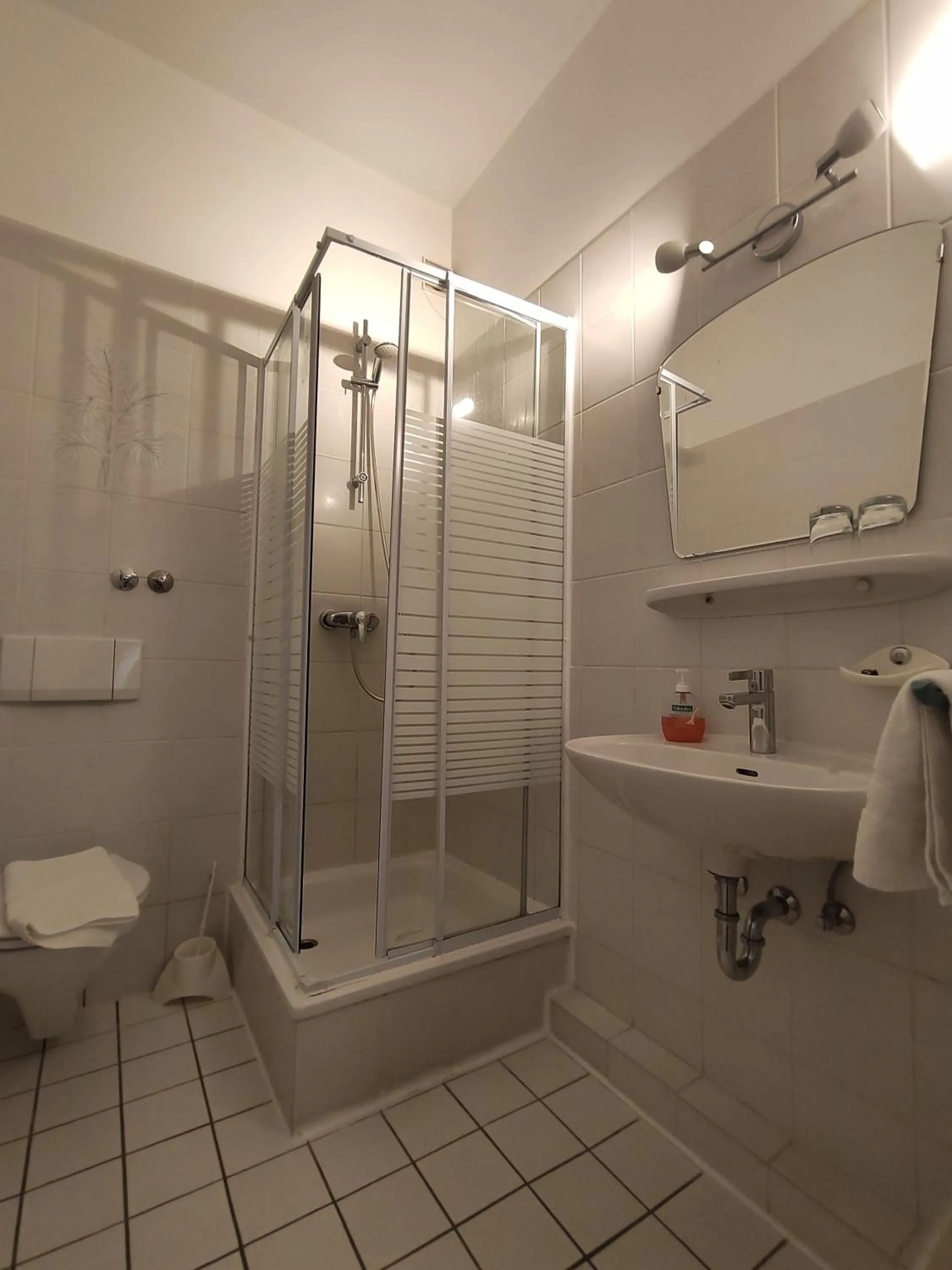 Shower in Condi Hotel