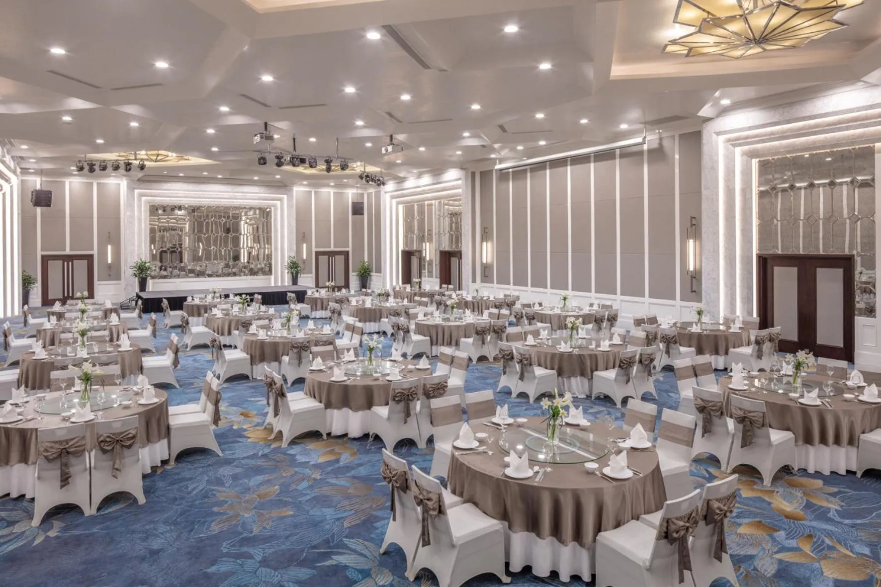 Banquet/Function facilities in Melia Hanoi