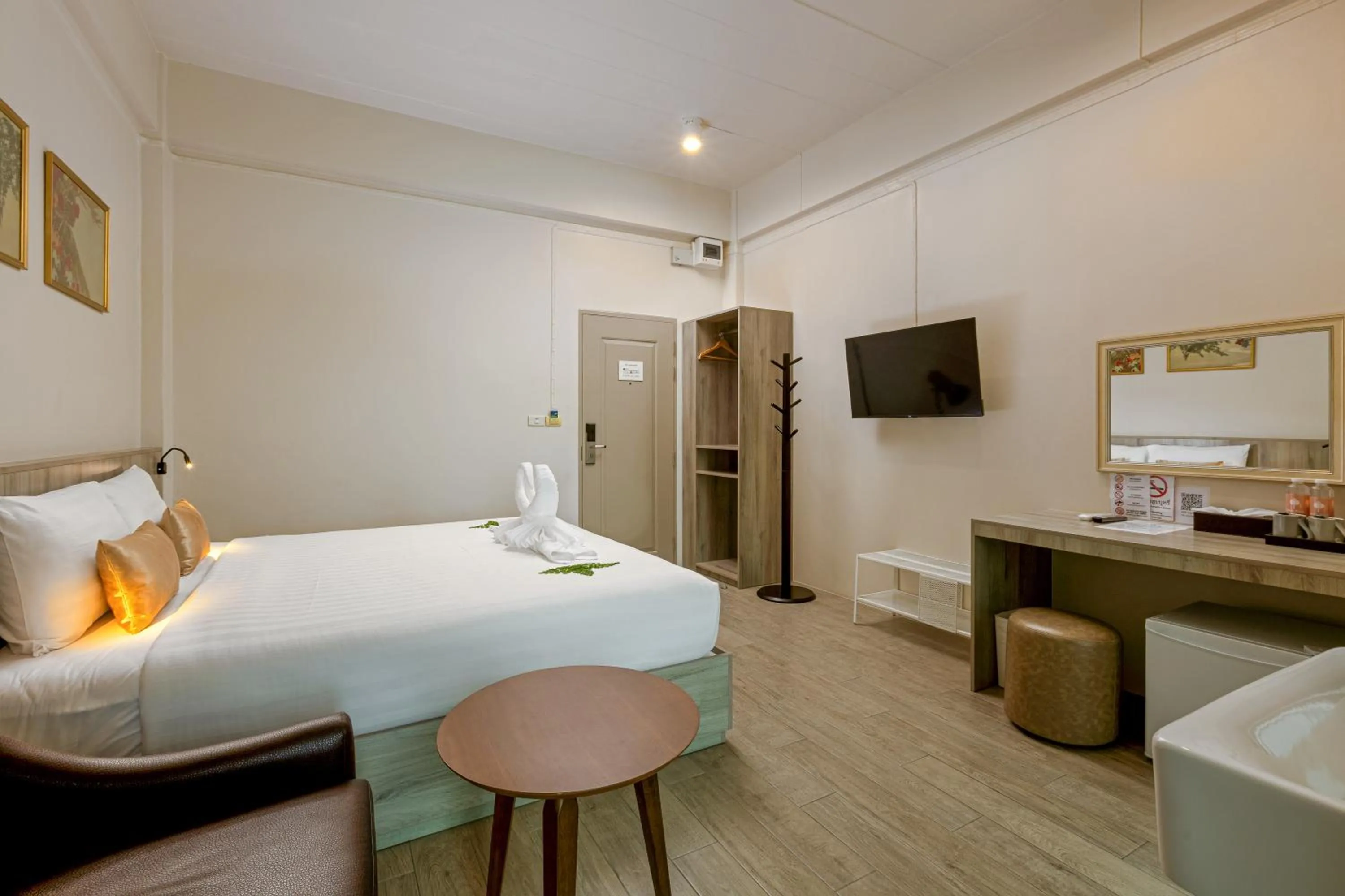 Bed in Ang Pao Hotel Phuket