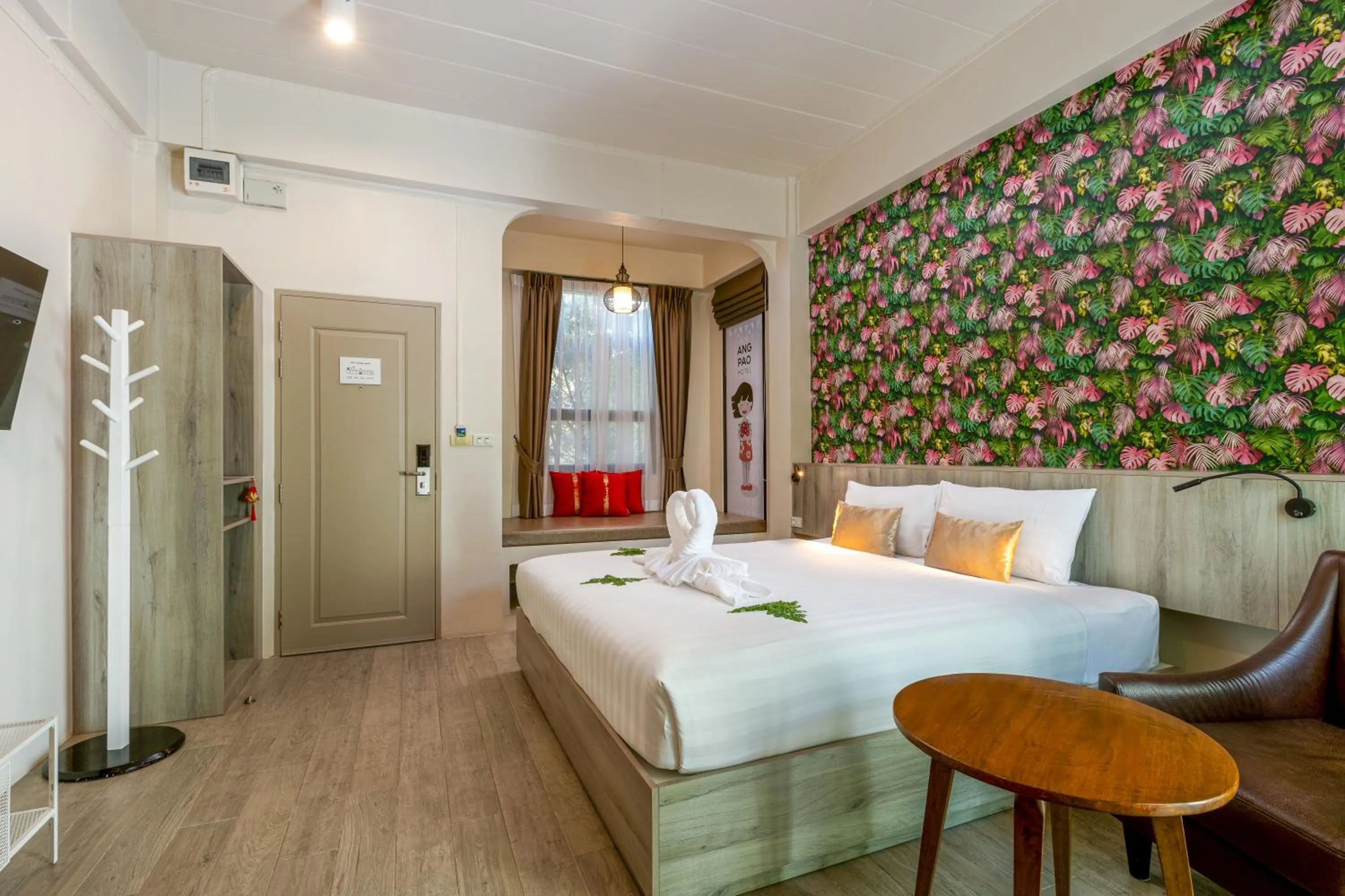 Bed in Ang Pao Hotel Phuket