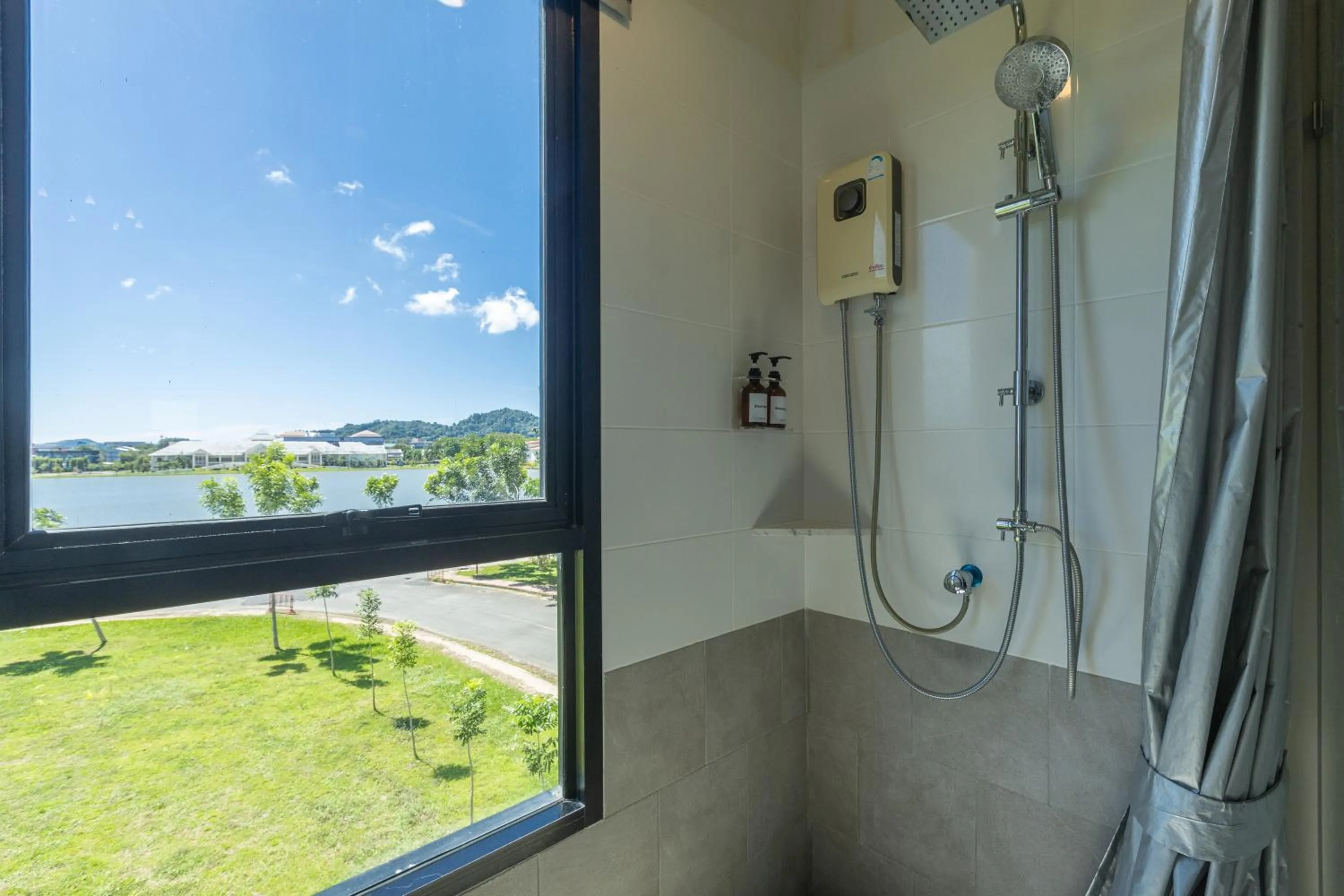 Bathroom in Ang Pao Hotel Phuket