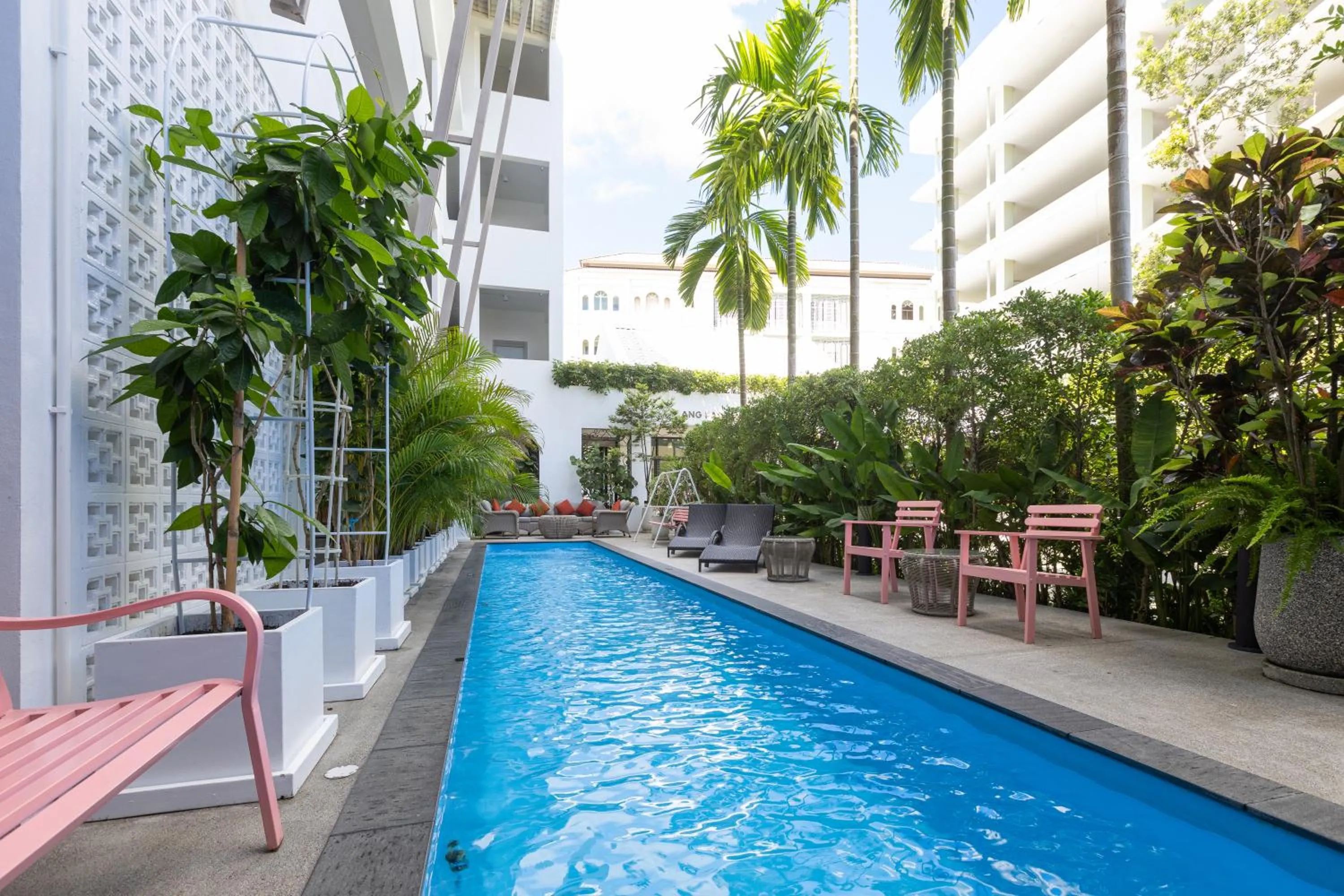 Swimming pool in Ang Pao Hotel Phuket