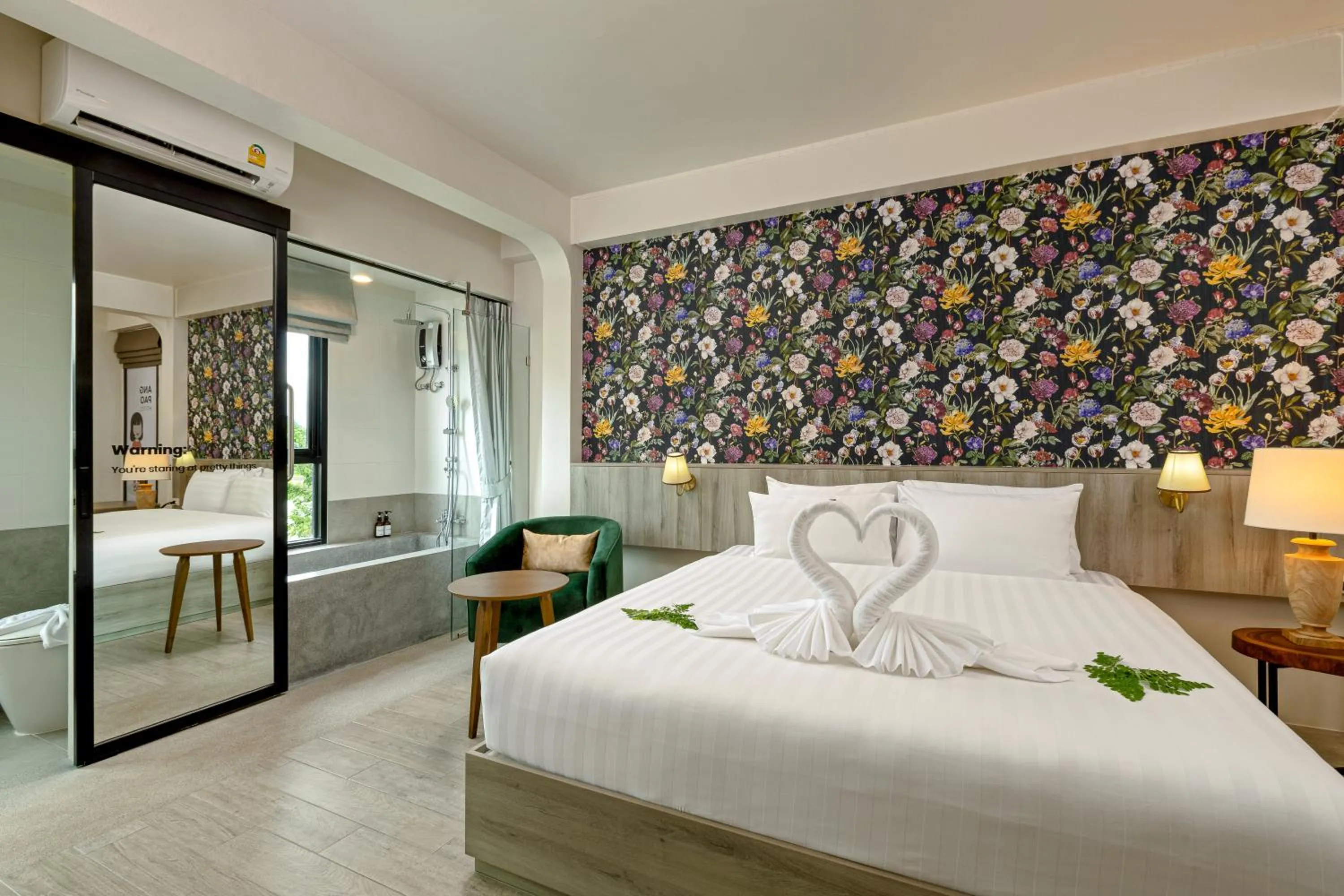 Bed in Ang Pao Hotel Phuket