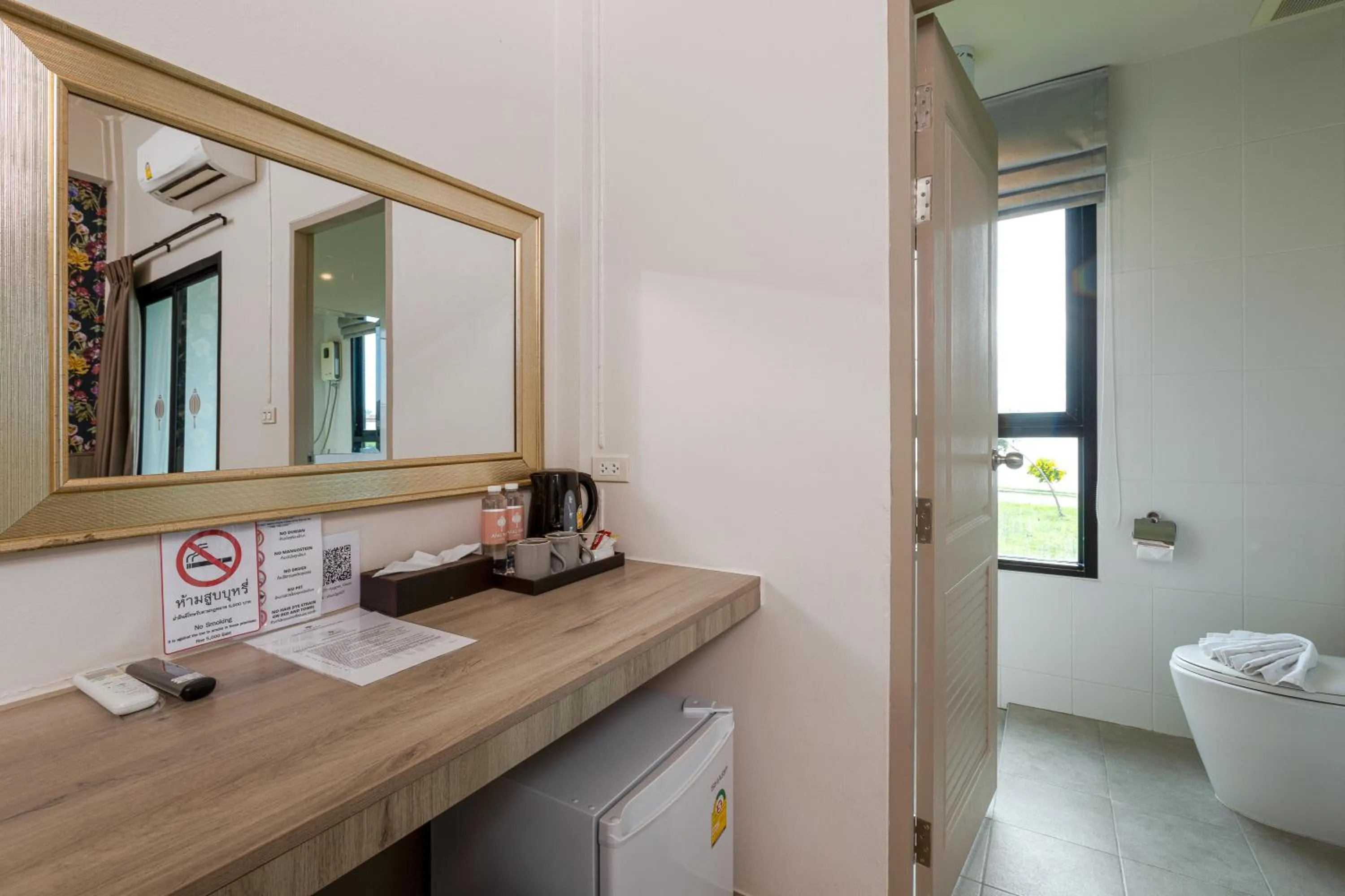 Toilet in Ang Pao Hotel Phuket