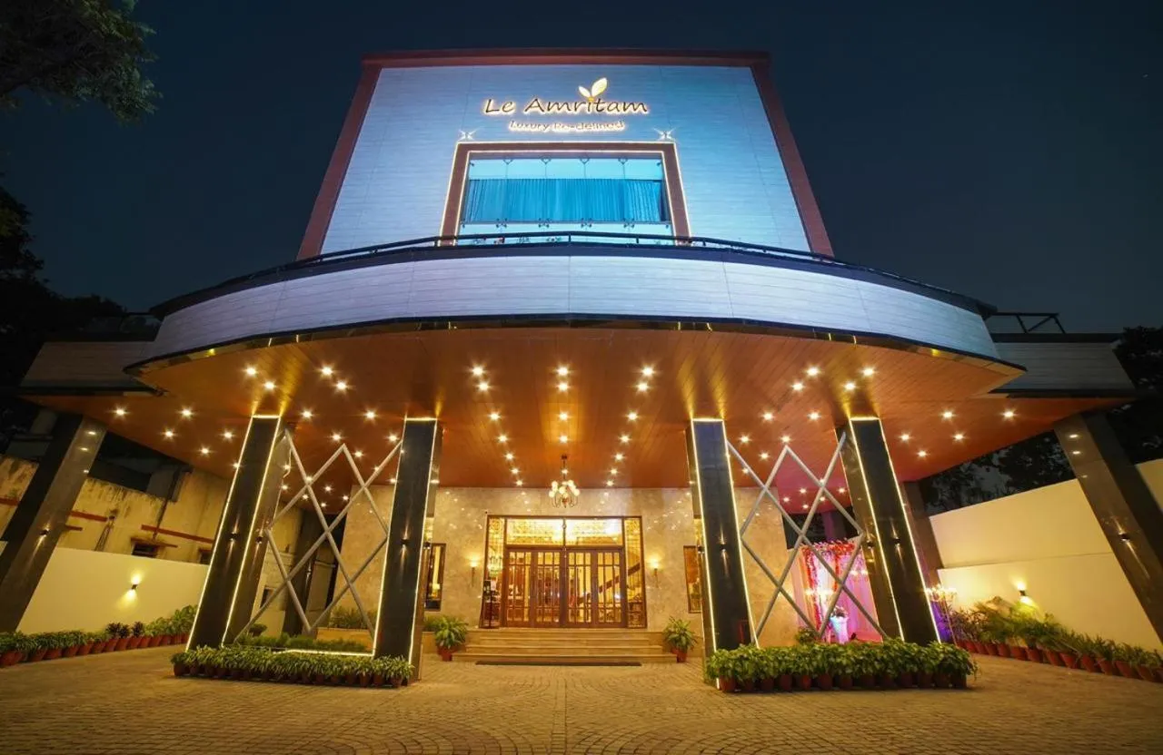 Facade/entrance in Hotel Le Amritam