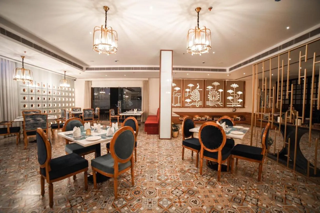 Restaurant/places to eat in Hotel Le Amritam