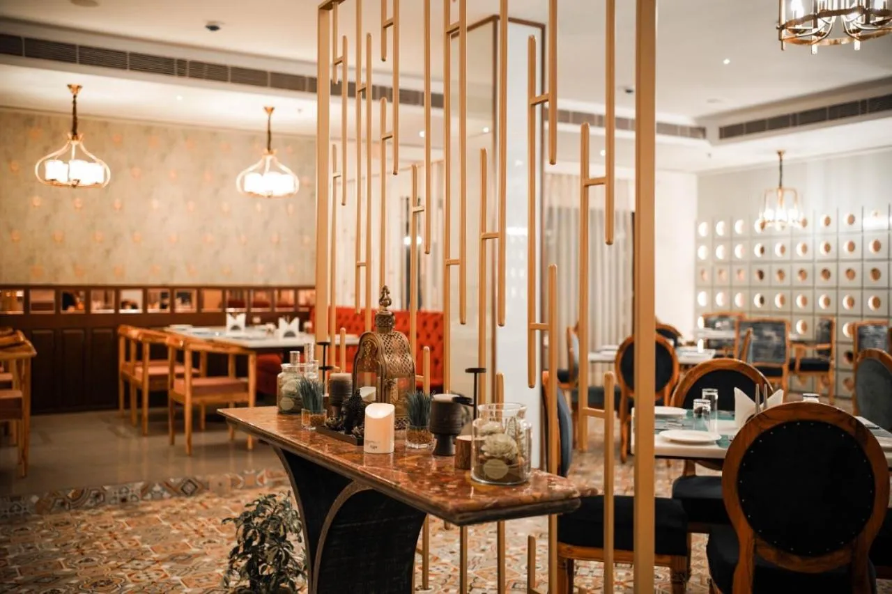 Restaurant/places to eat in Hotel Le Amritam