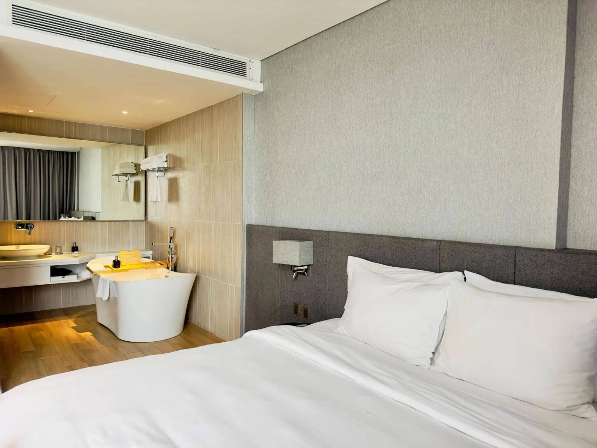 Bed in Premier Pearl Hotel Vung Tau