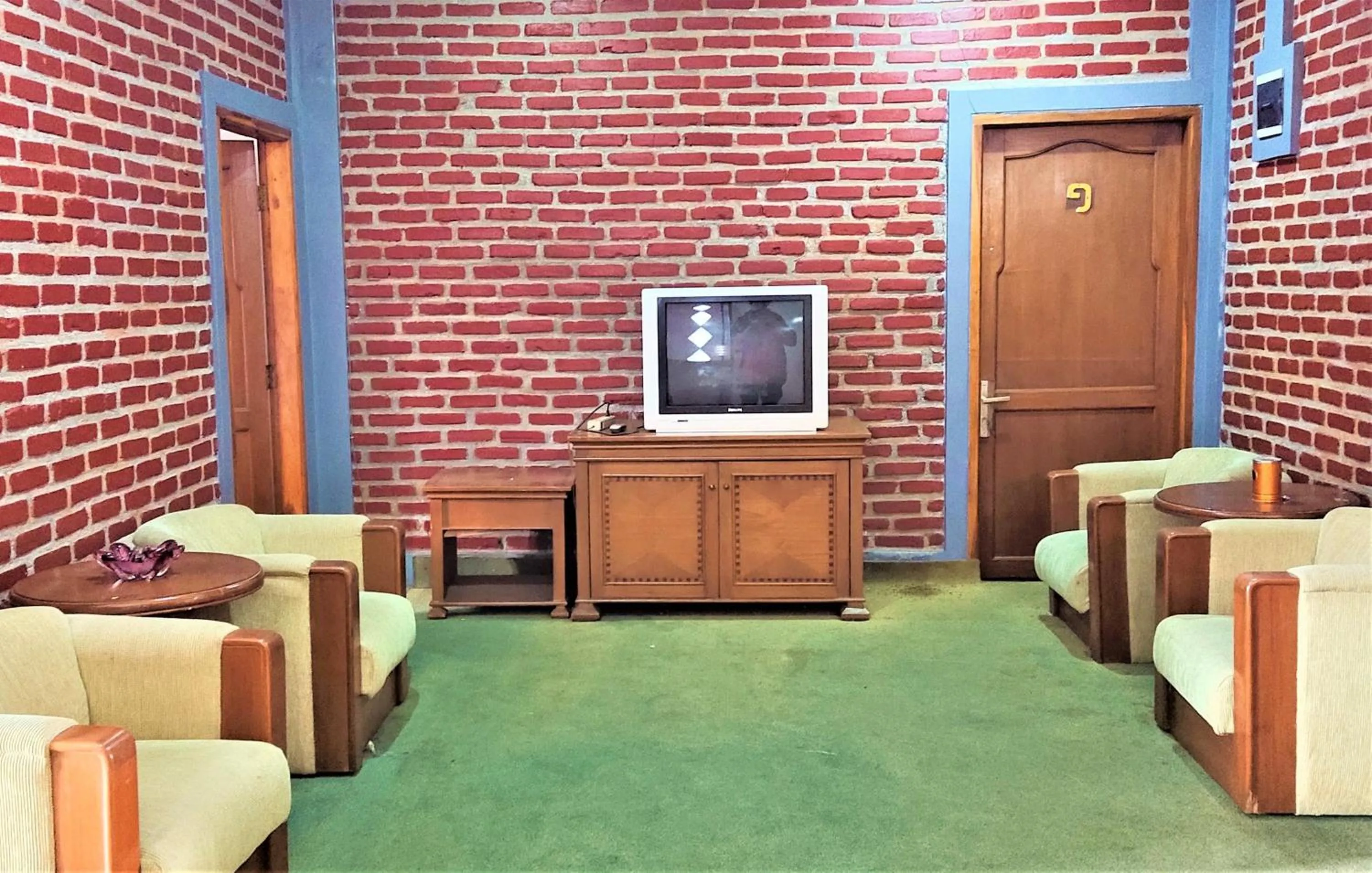 Communal lounge/ TV room in Villa Orange Lembang Pengkolan