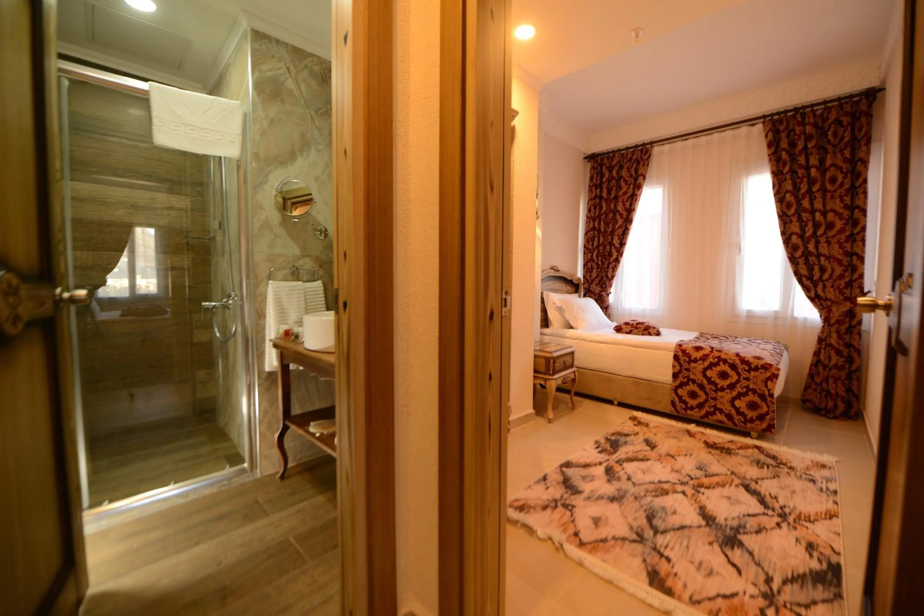 Photo of the whole room, Bed in RAYMAR HOTELS MARDİN