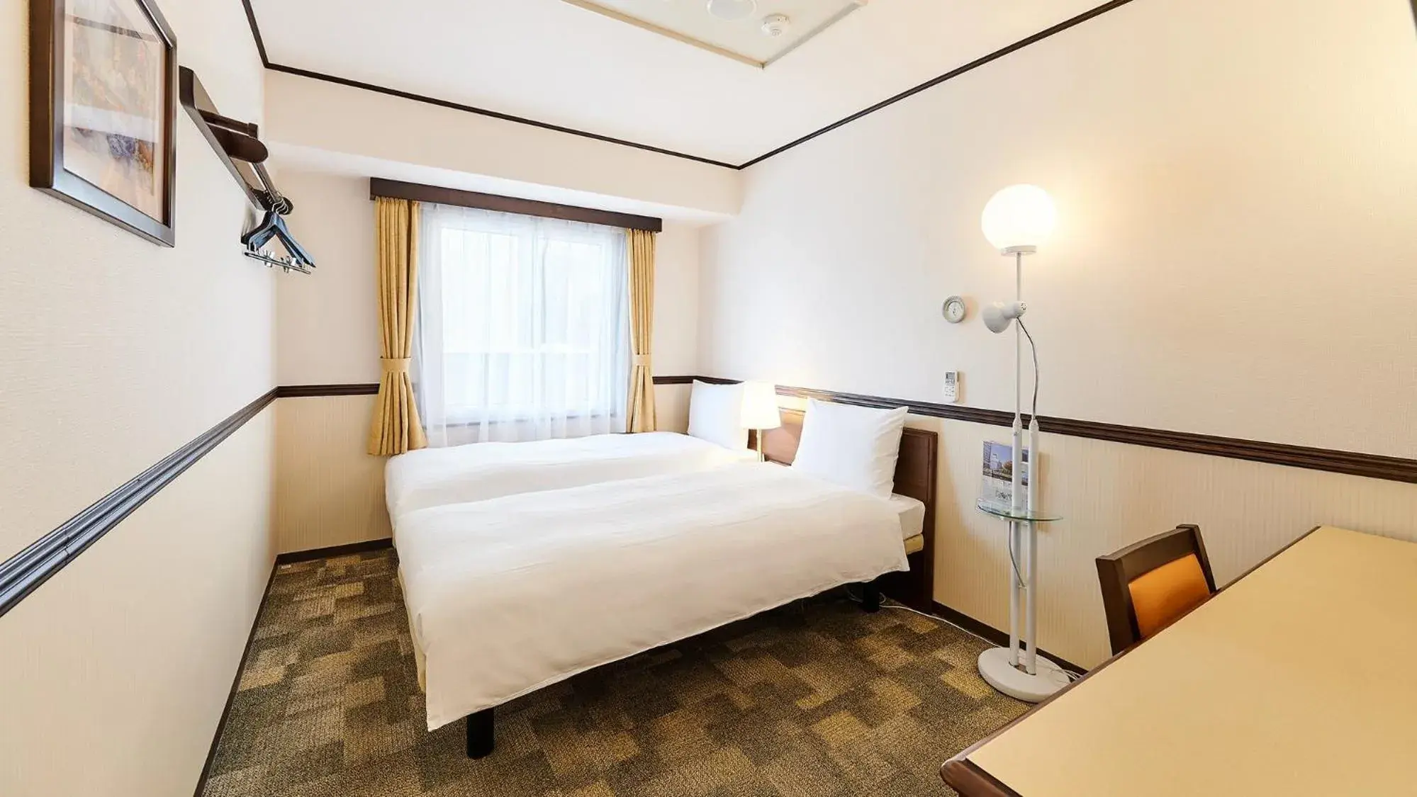 Standard Twin Room - single occupancy - Non-Smoking in Toyoko Inn Osaka Itami Airport Standard Twin Room - single occupancy - Non-Smoking in Toyoko Inn Osaka Itami Airport
