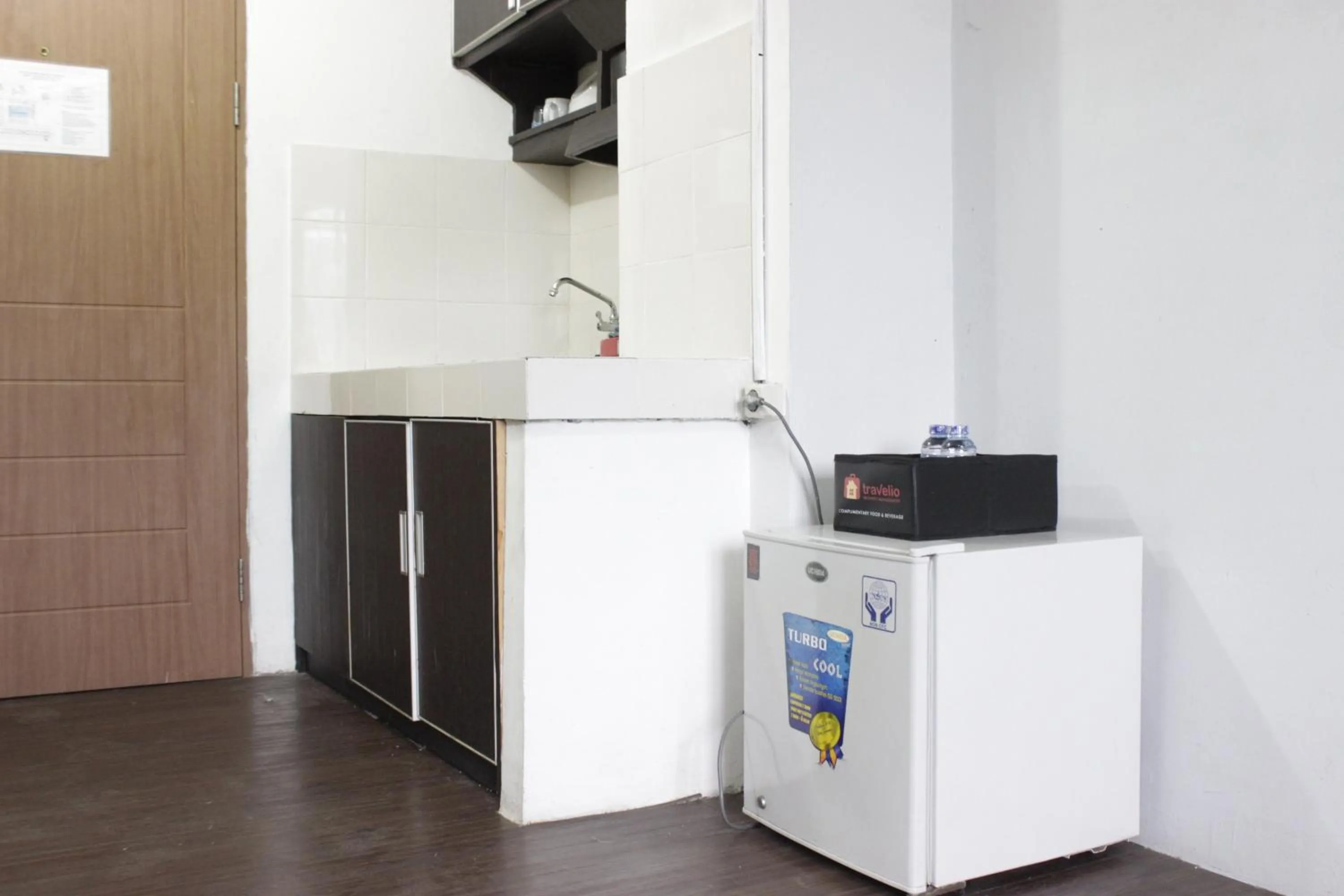 Kitchen or kitchenette in Loft Studio Room at Pinewood Apartment Jatinangor near JATOS By Travelio