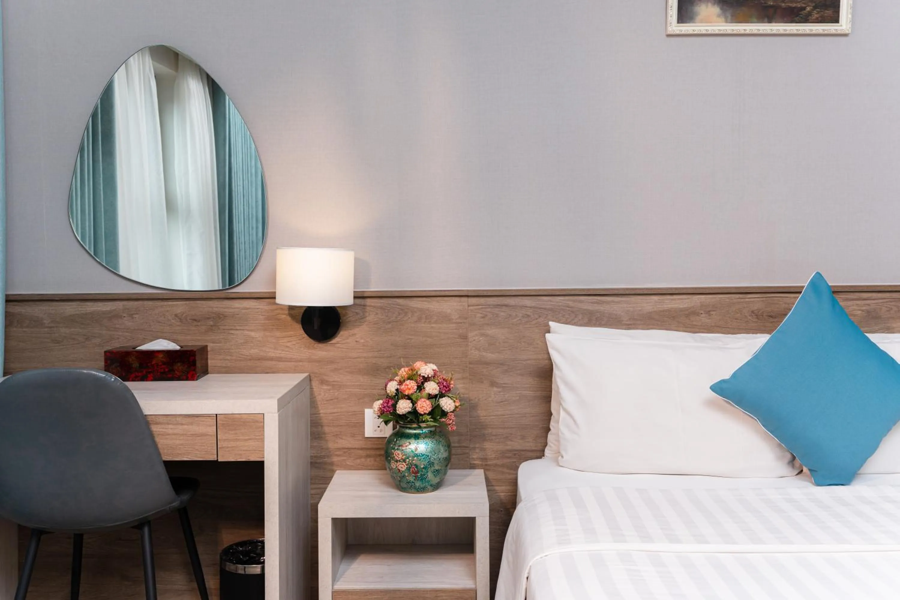 Seating area, Bed in Capital Garden Hotel