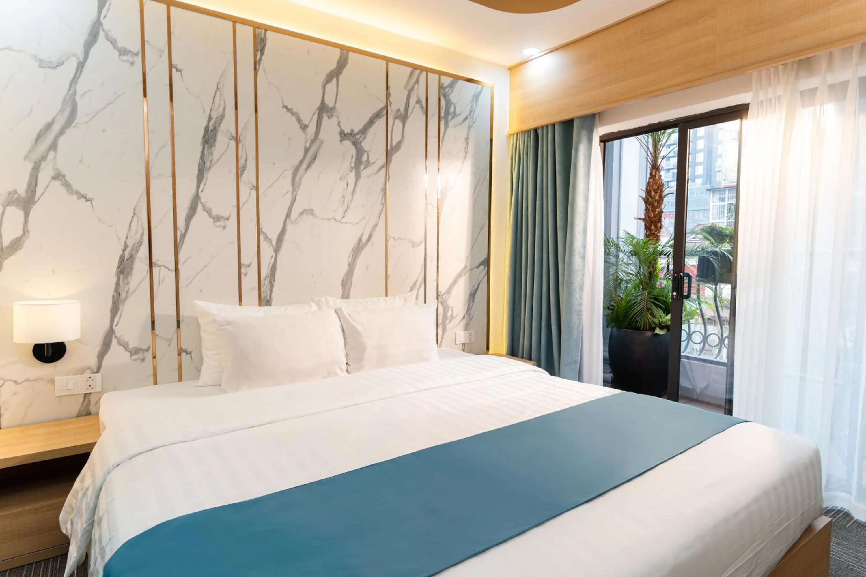 Bedroom, Bed in Capital Garden Hotel