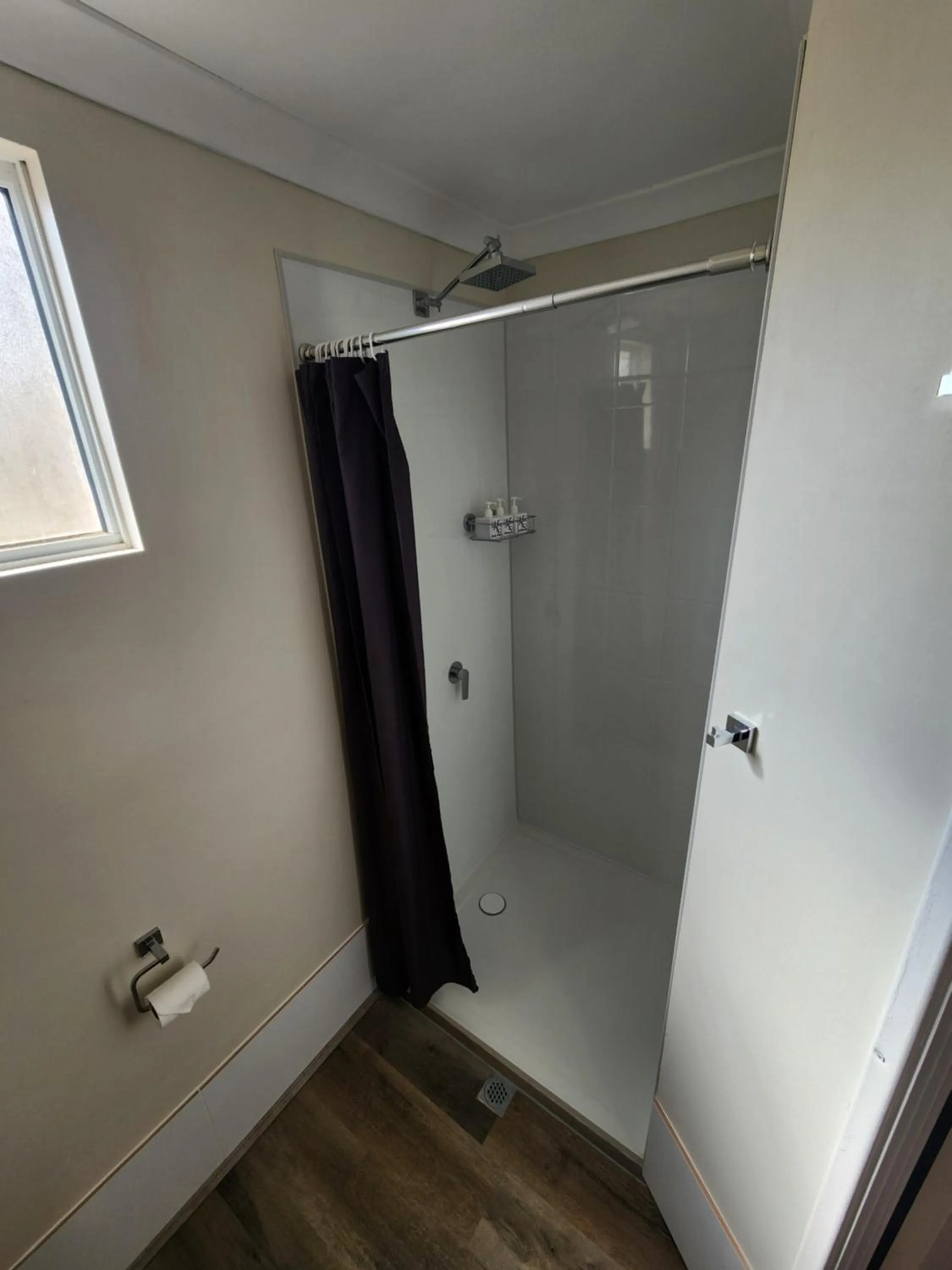 Shower in Roseneath Cottage