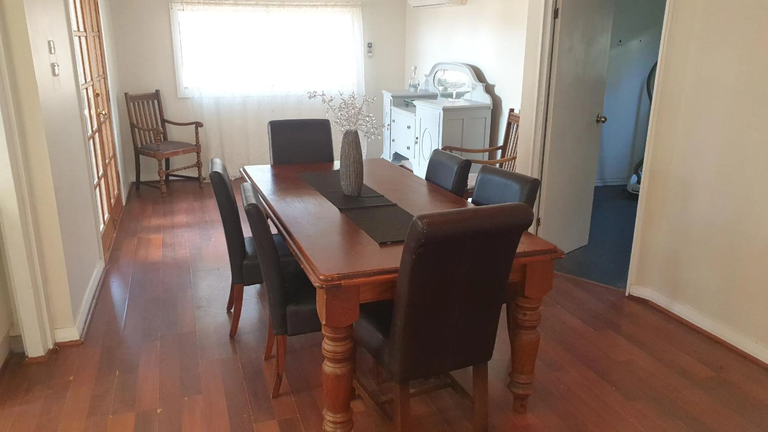 Dining area in Roseneath Cottage