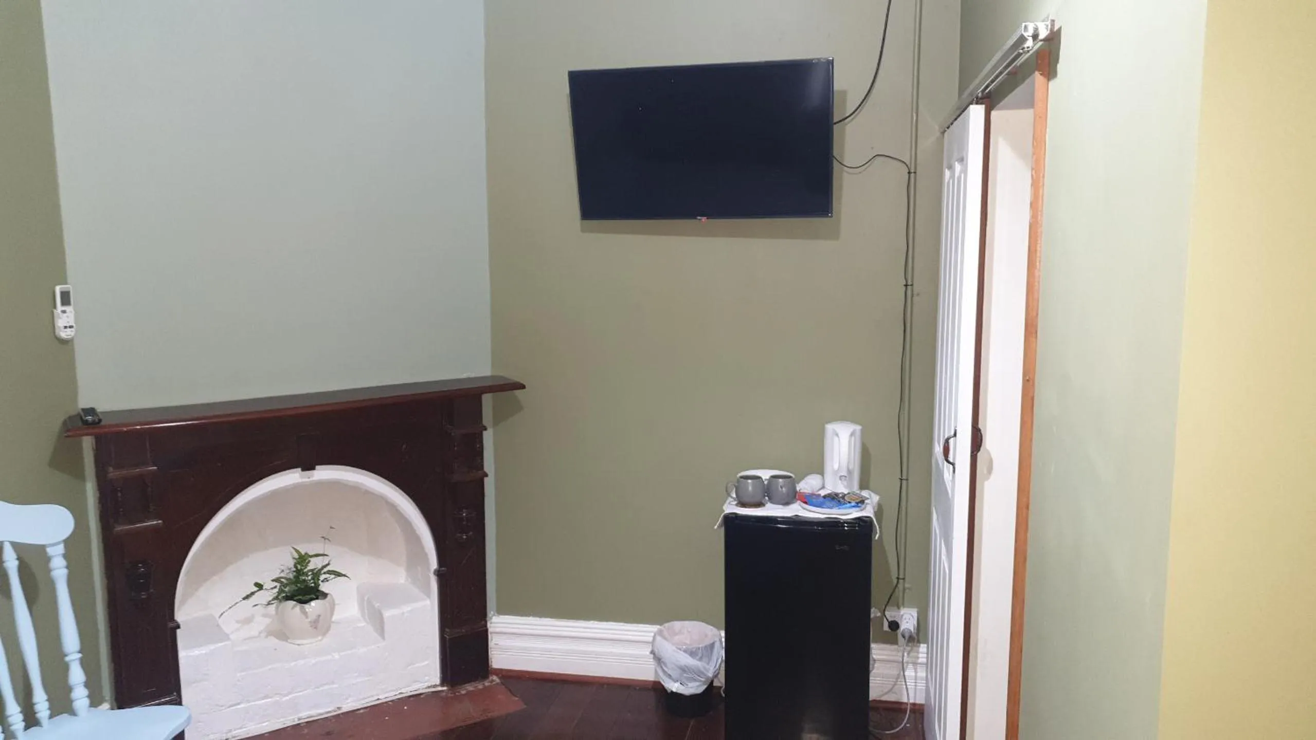 Bedroom in Roseneath Cottage