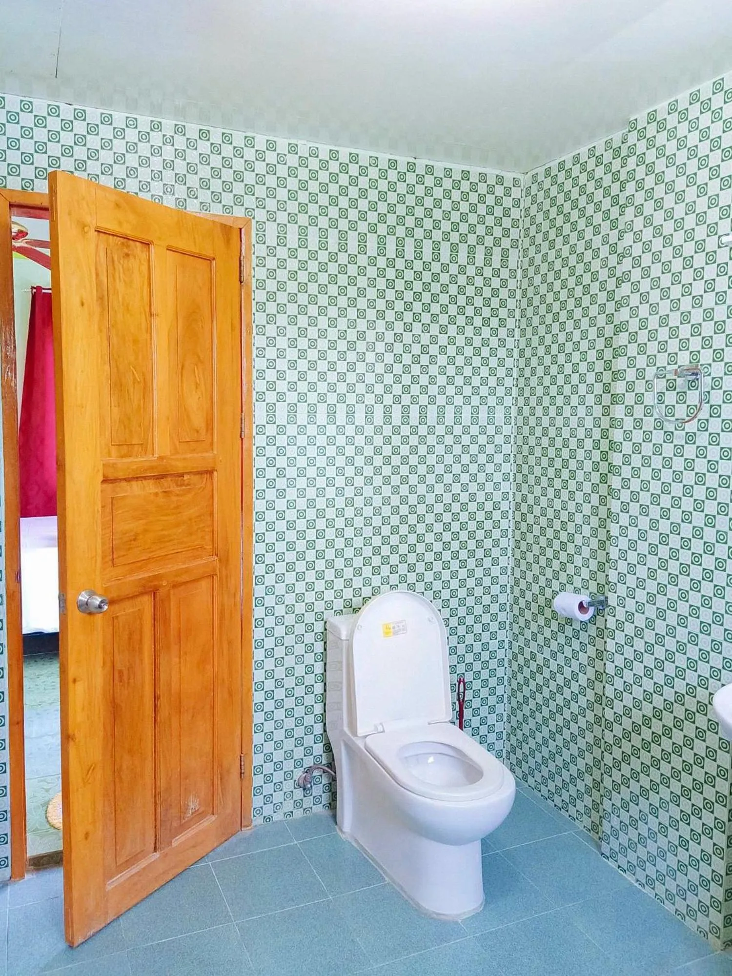 Toilet in RedDoorz @ Garcia Hernandez Bohol