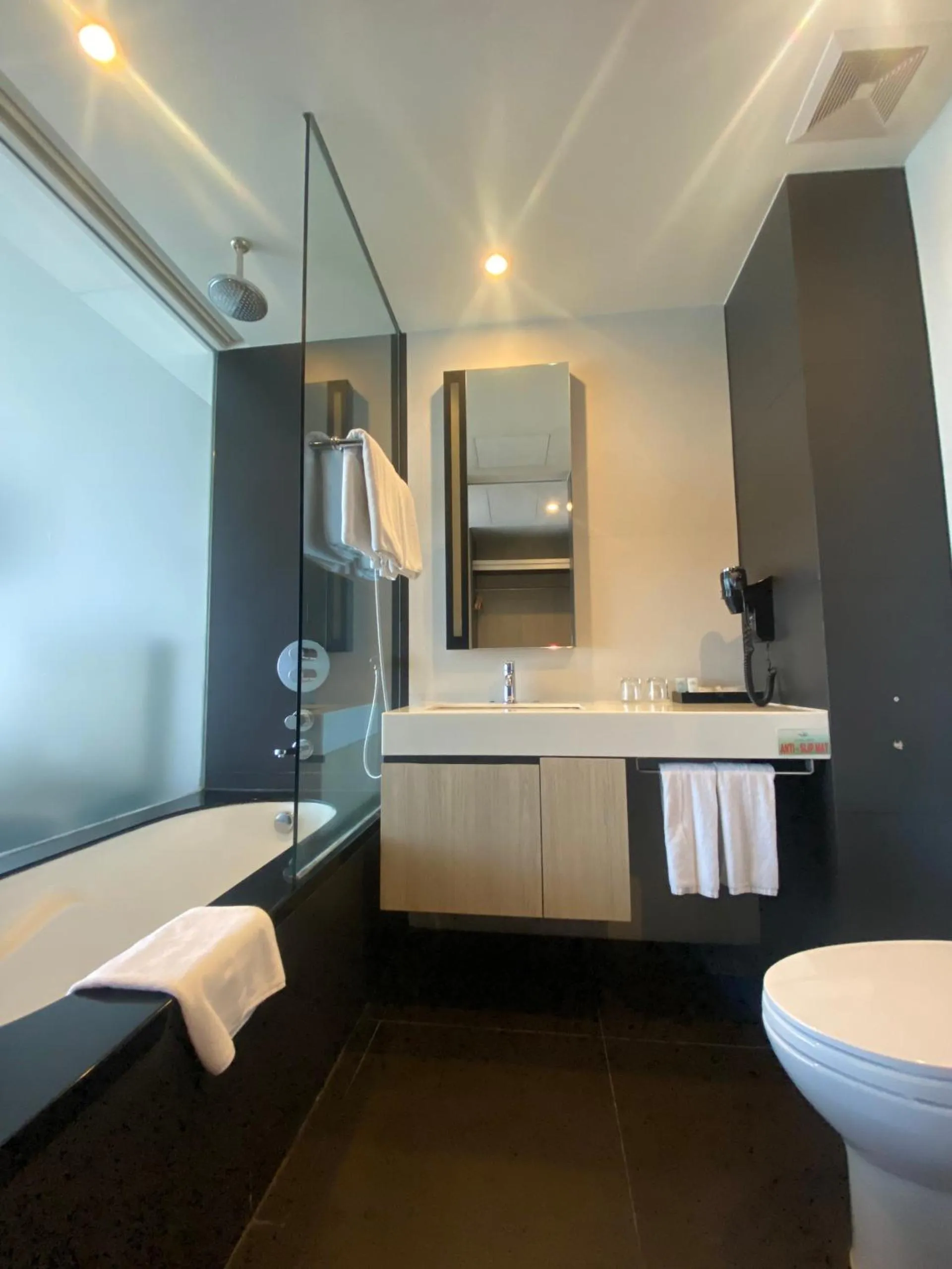 Liberty Hotel Saigon Parkview