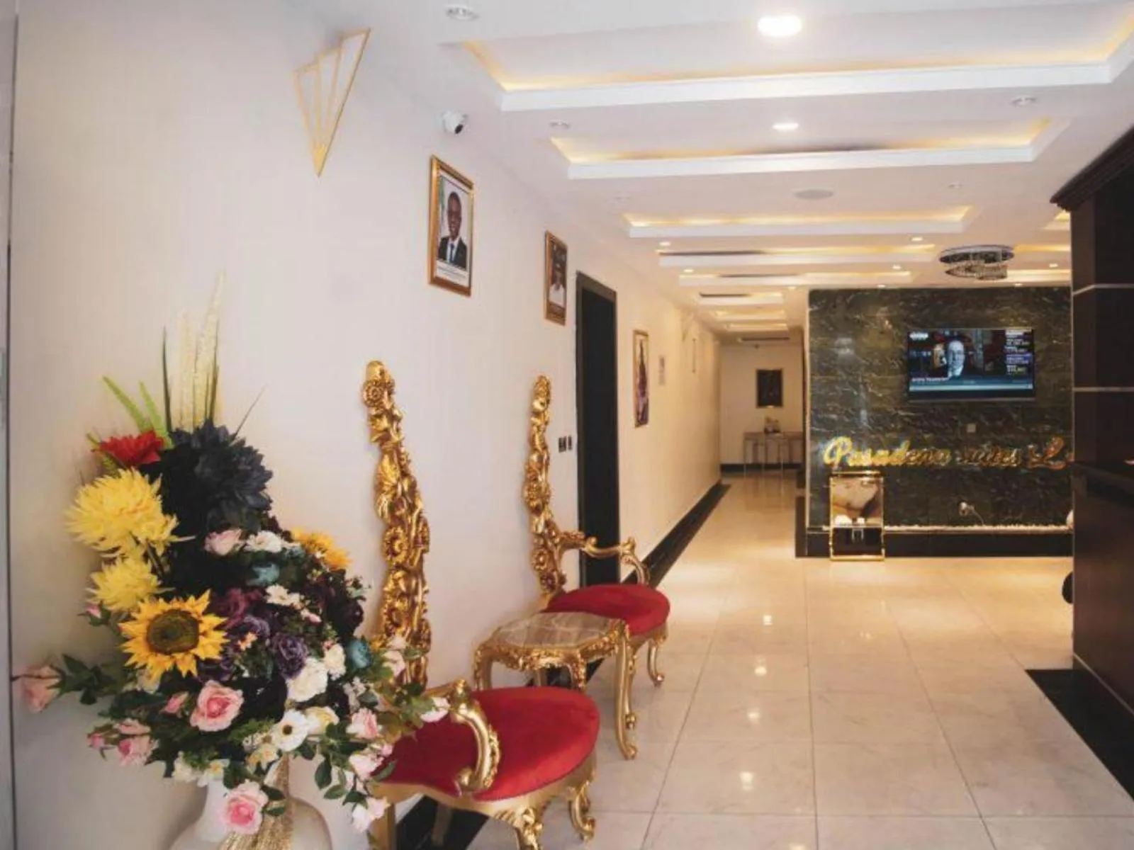 Property building in Pasadena Suites