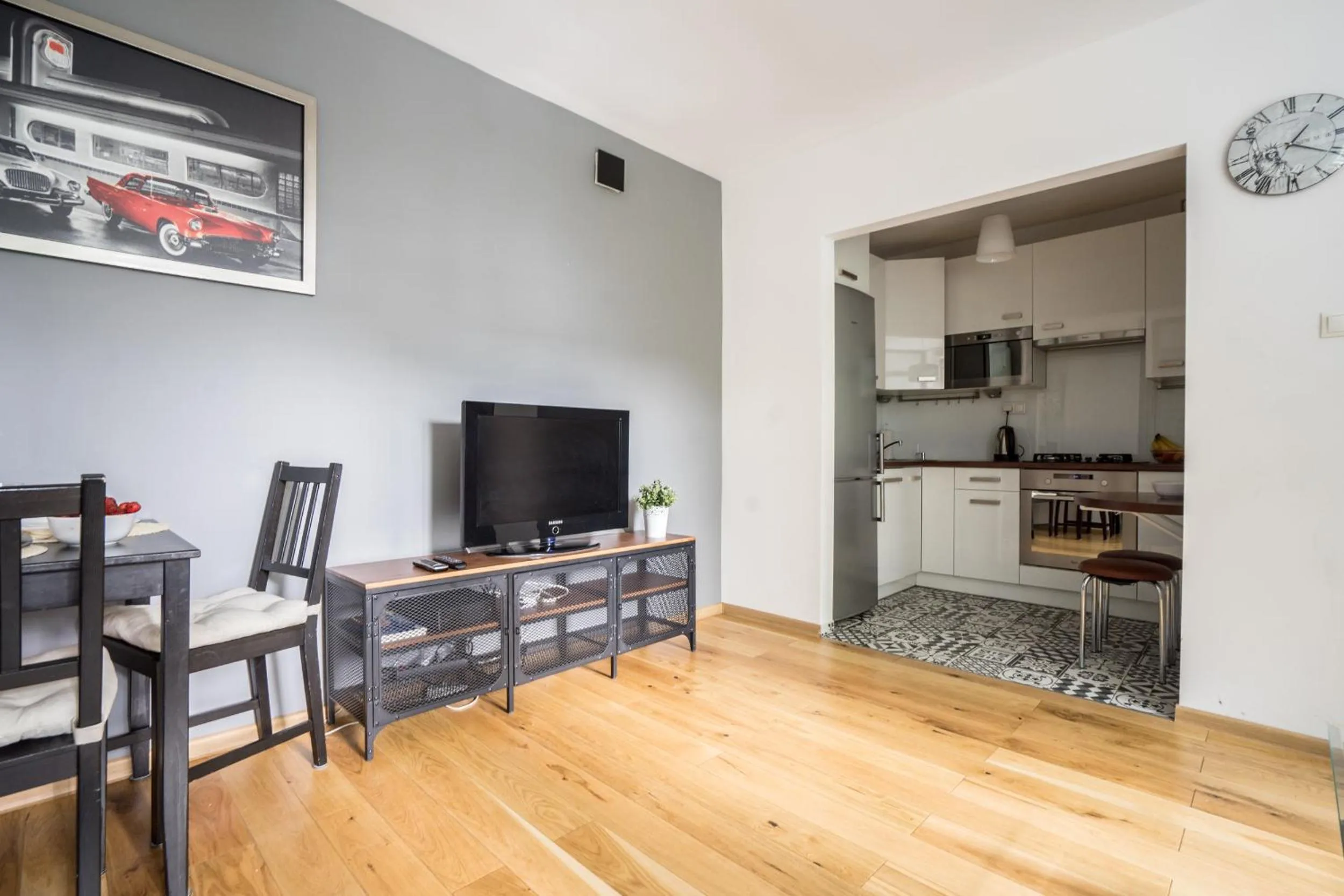TV and multimedia in oompH Warsaw Central Apartment