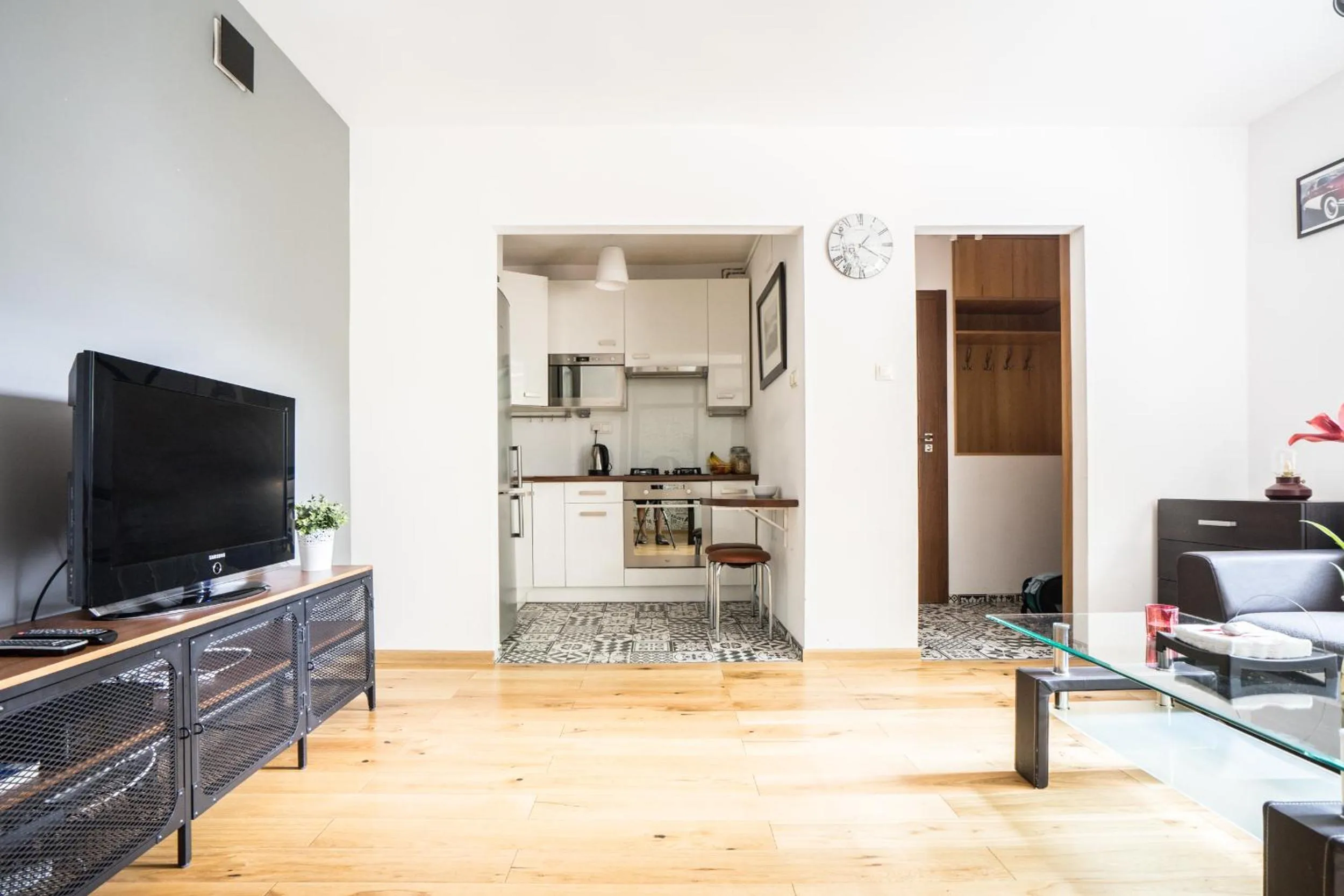 TV and multimedia in oompH Warsaw Central Apartment