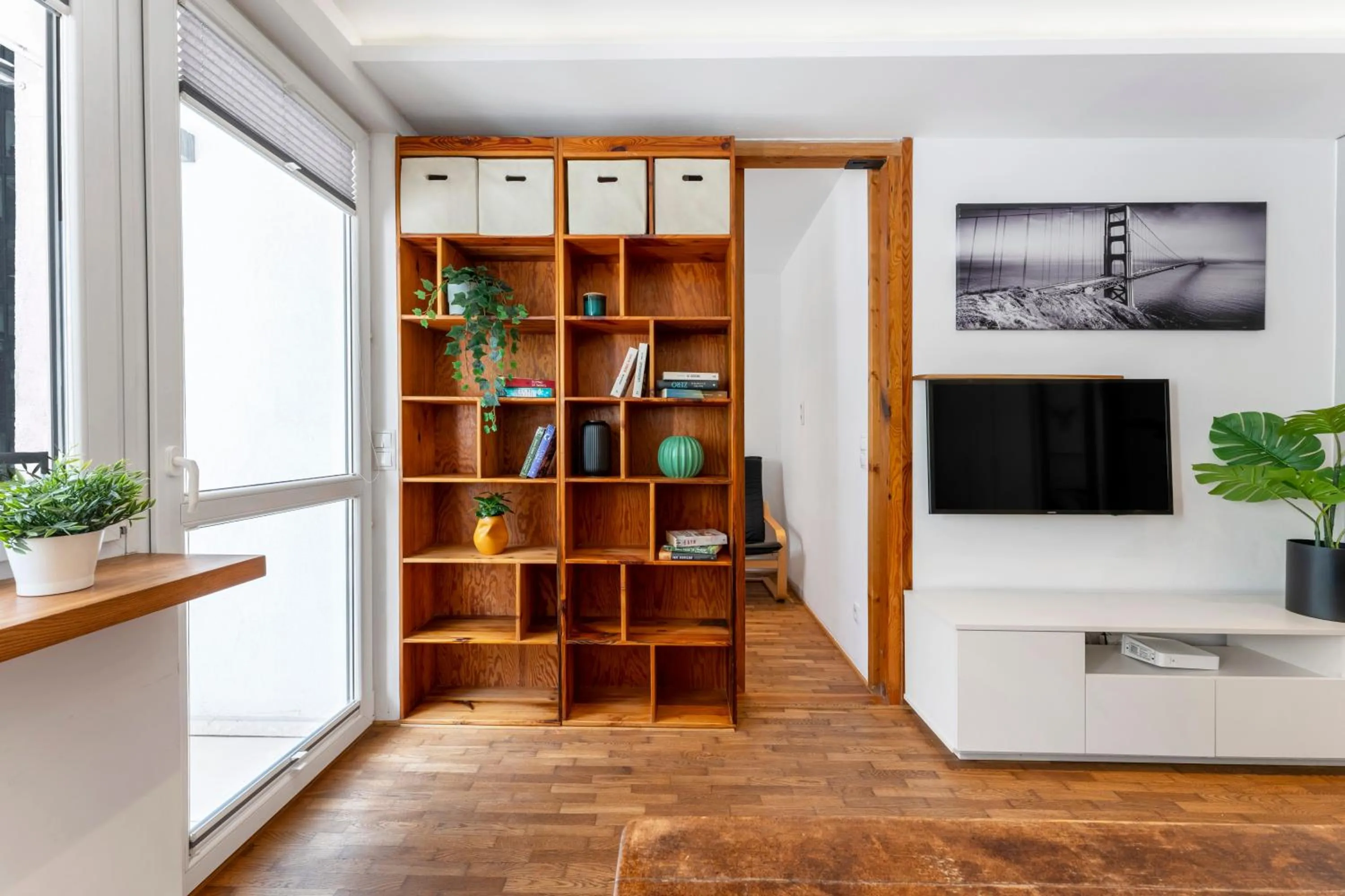 TV and multimedia in oompH Warsaw Central Apartment