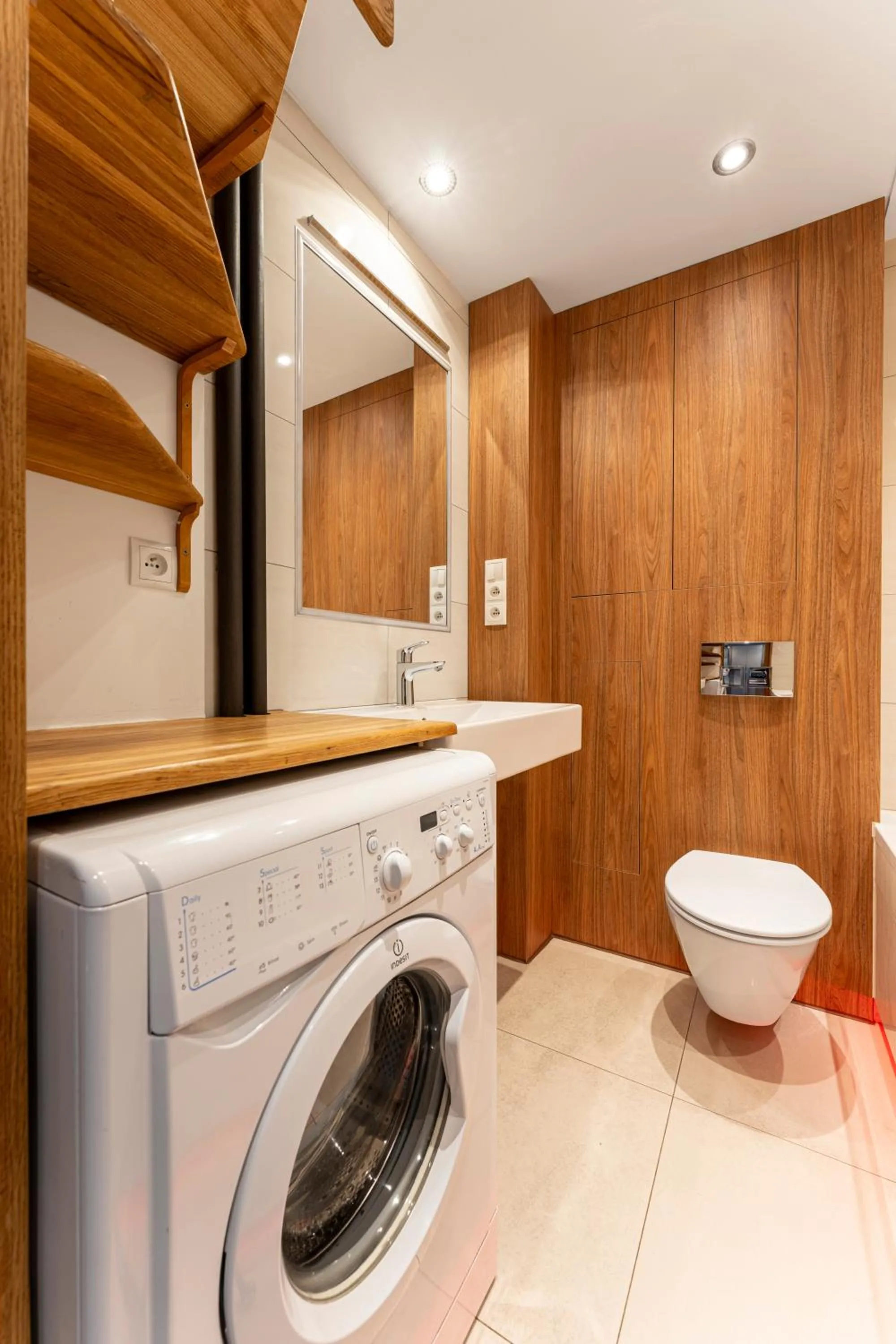 Toilet in oompH Warsaw Central Apartment