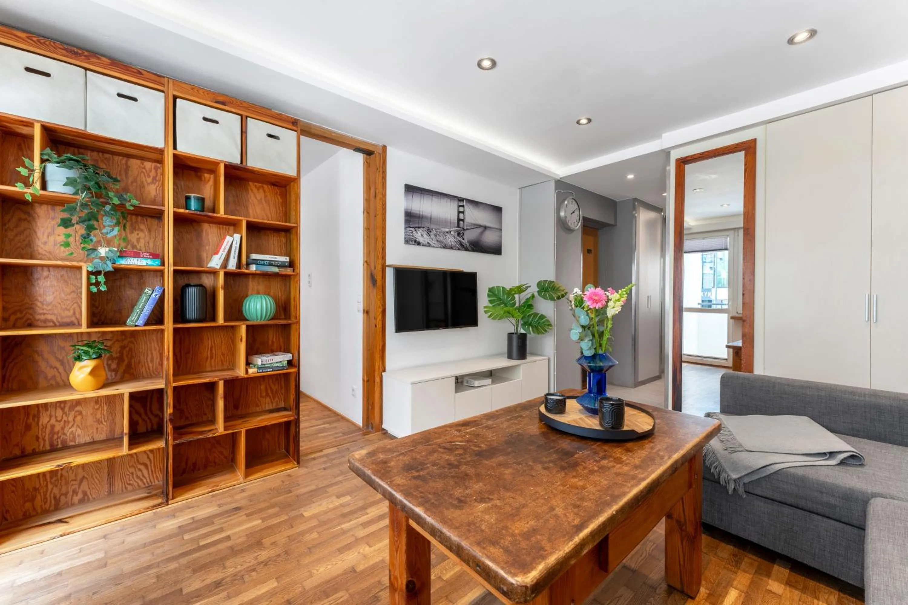 TV and multimedia in oompH Warsaw Central Apartment