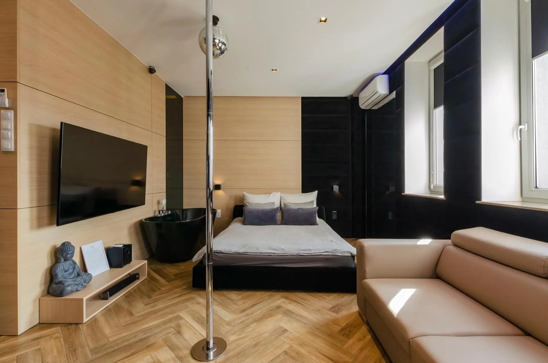 Bed in LupoApartments z Klimatyzacją do wyboru z Jacuzzi Pole Dance Parking Dostęp na Kod