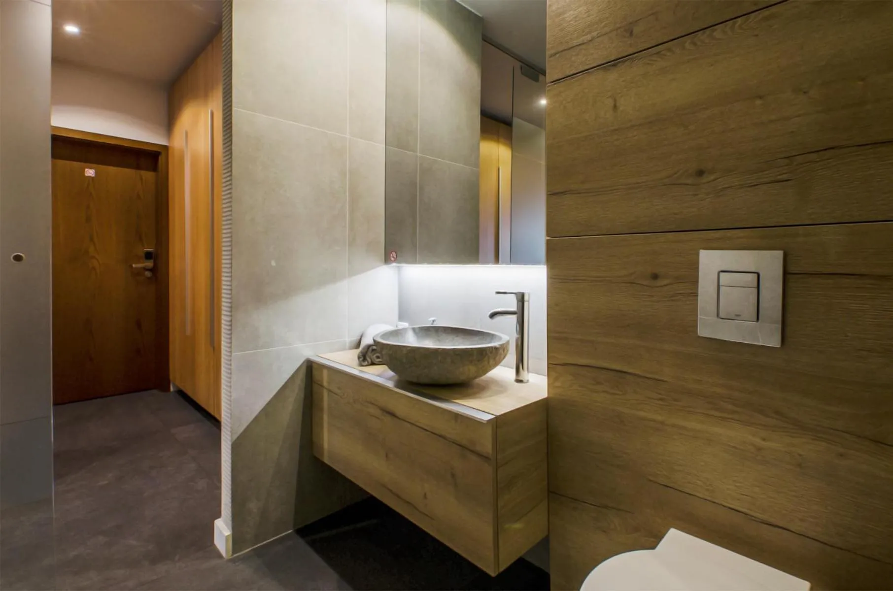 Bathroom in LupoApartments z Klimatyzacją do wyboru z Jacuzzi Pole Dance Parking Dostęp na Kod