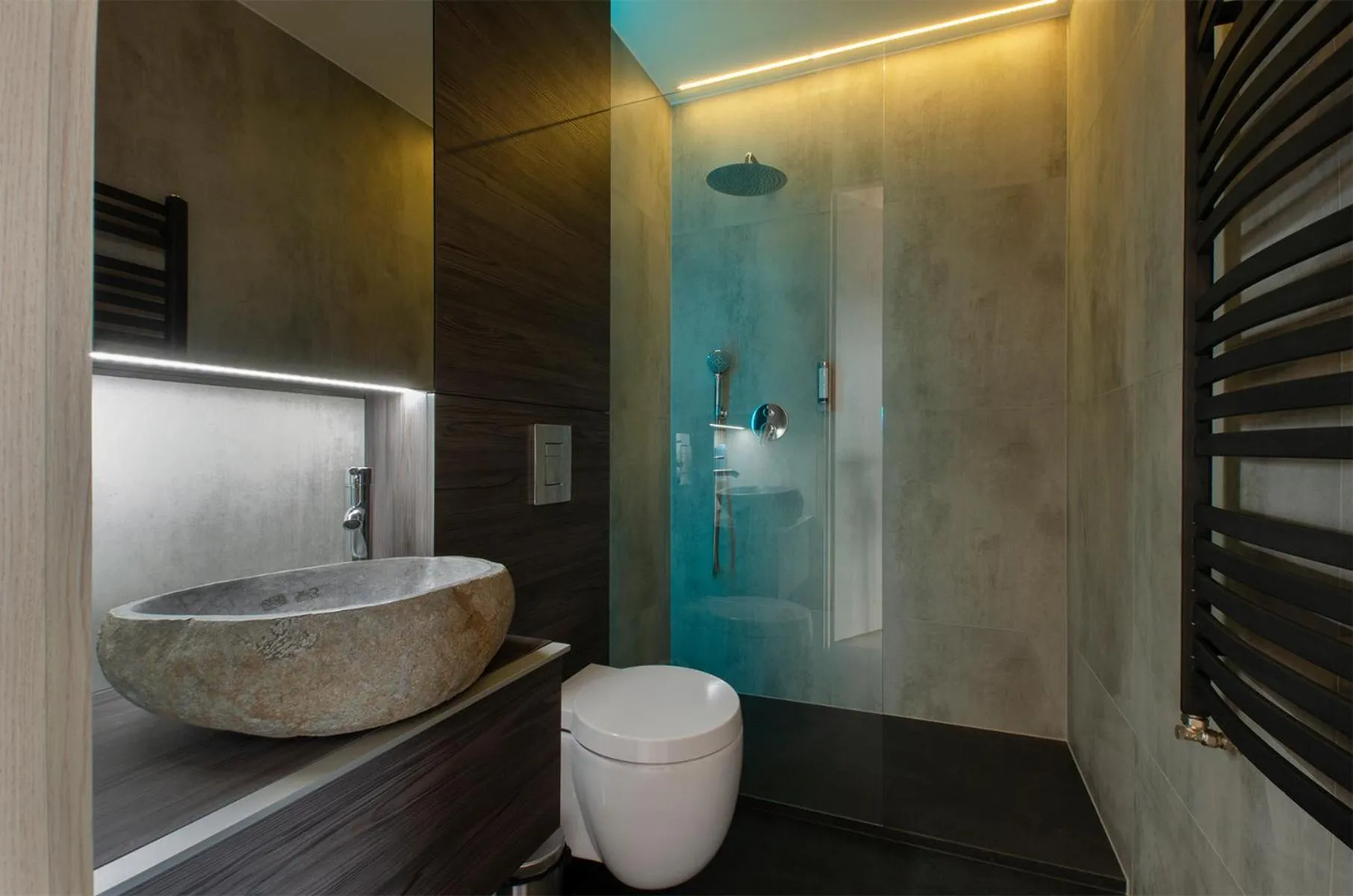 Bathroom in LupoApartments z Klimatyzacją do wyboru z Jacuzzi Pole Dance Parking Dostęp na Kod