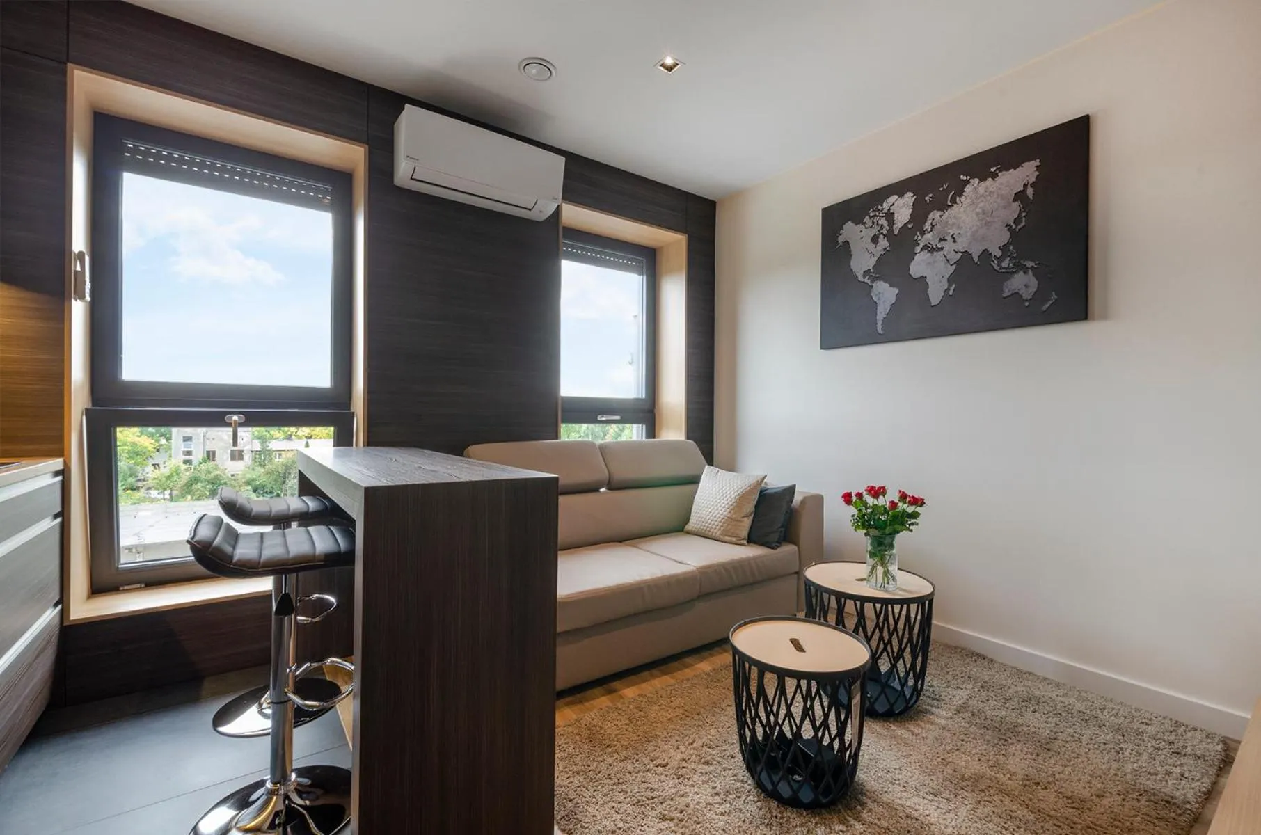 Living room in LupoApartments z Klimatyzacją do wyboru z Jacuzzi Pole Dance Parking Dostęp na Kod