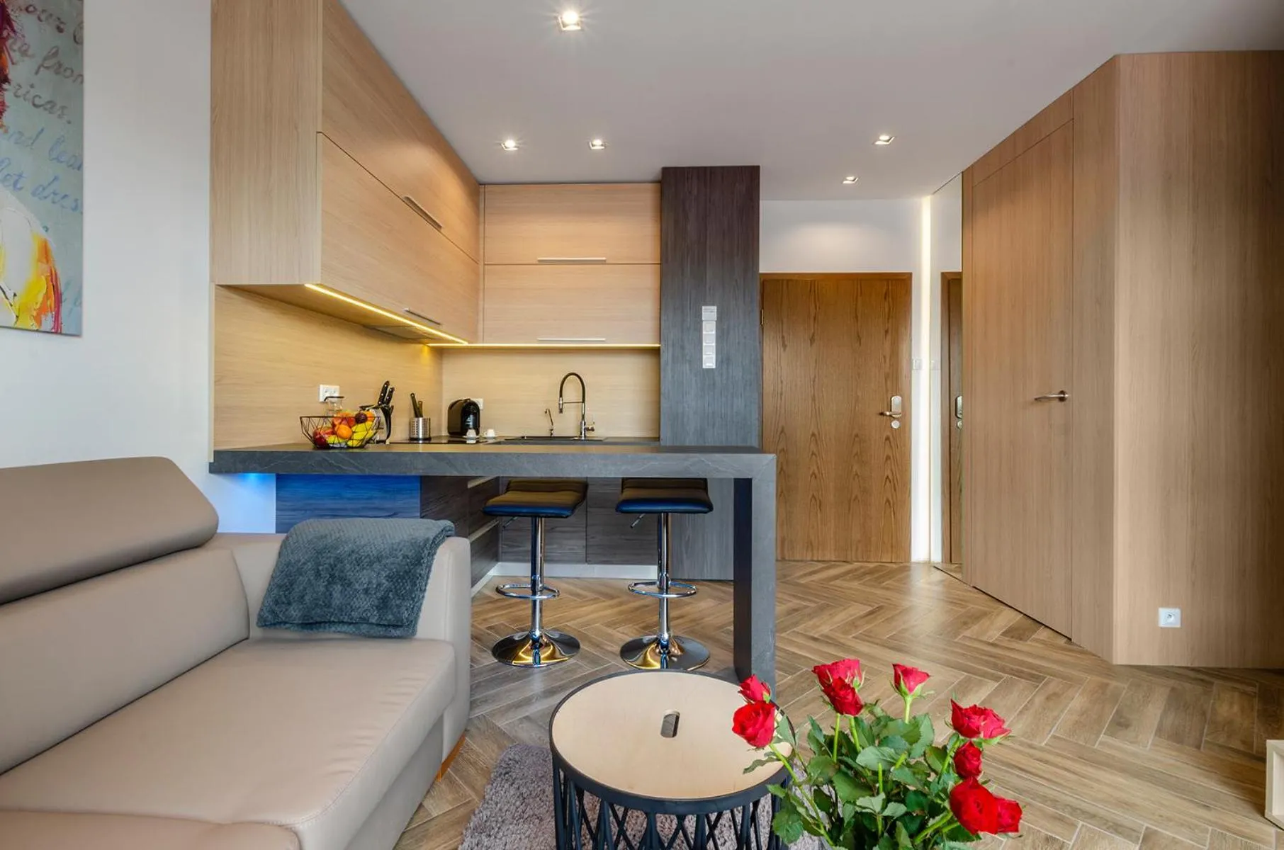 Kitchen or kitchenette in LupoApartments z Klimatyzacją do wyboru z Jacuzzi Pole Dance Parking Dostęp na Kod