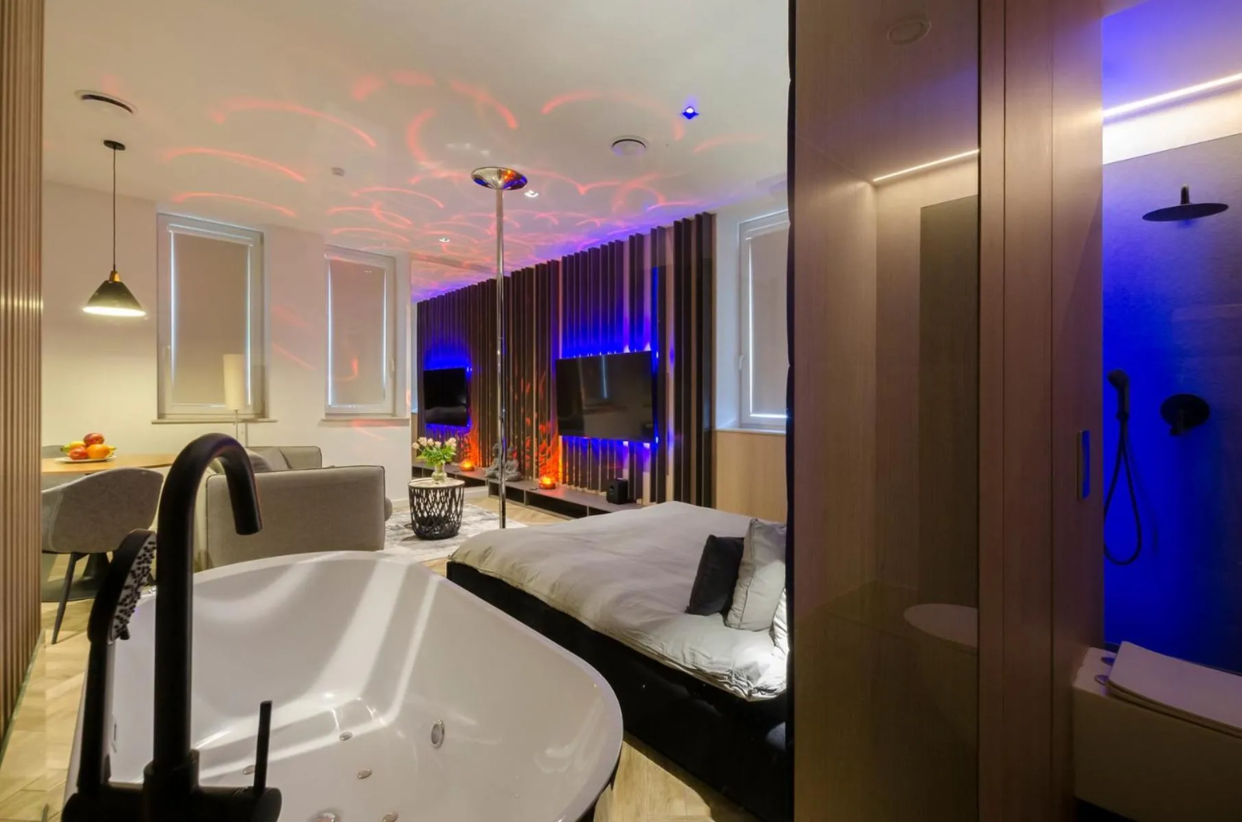 Bed in LupoApartments z Klimatyzacją do wyboru z Jacuzzi Pole Dance Parking Dostęp na Kod
