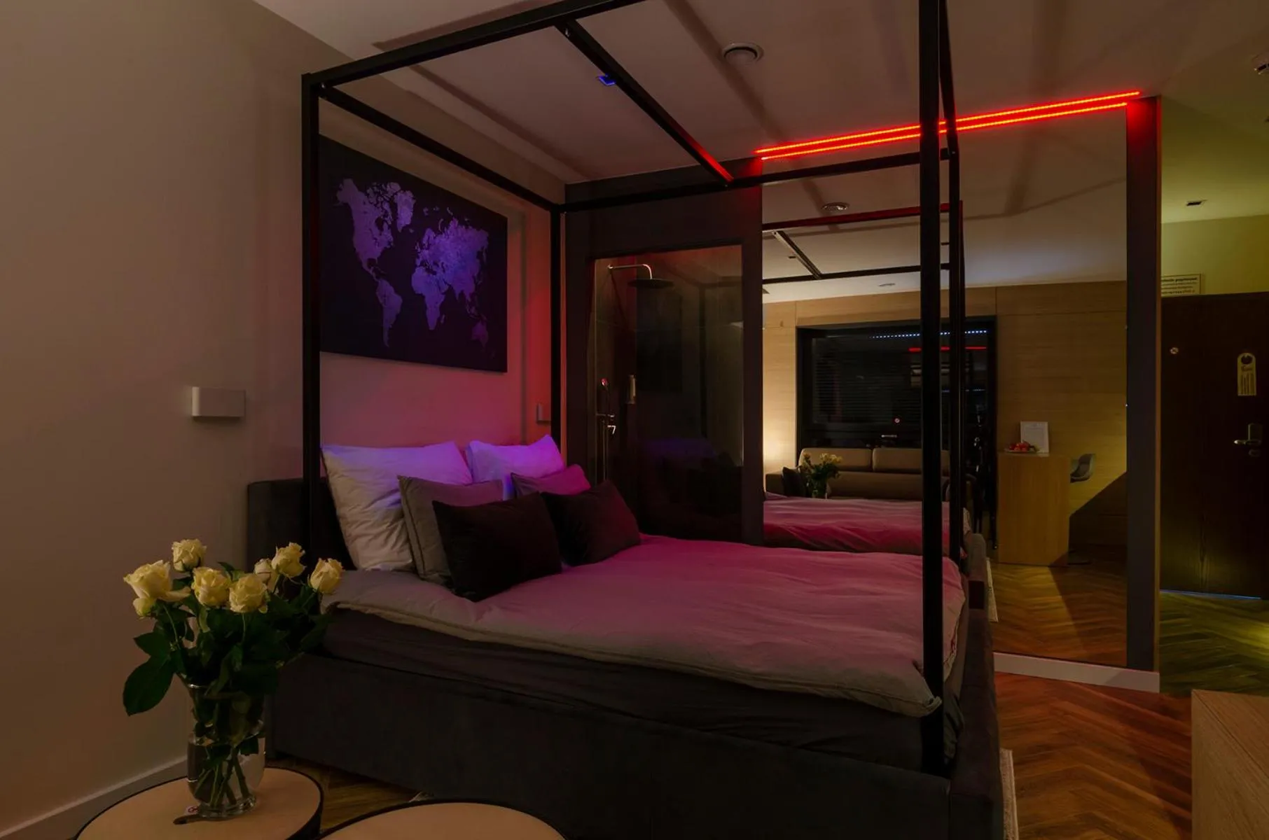 Bed in LupoApartments z Klimatyzacją do wyboru z Jacuzzi Pole Dance Parking Dostęp na Kod