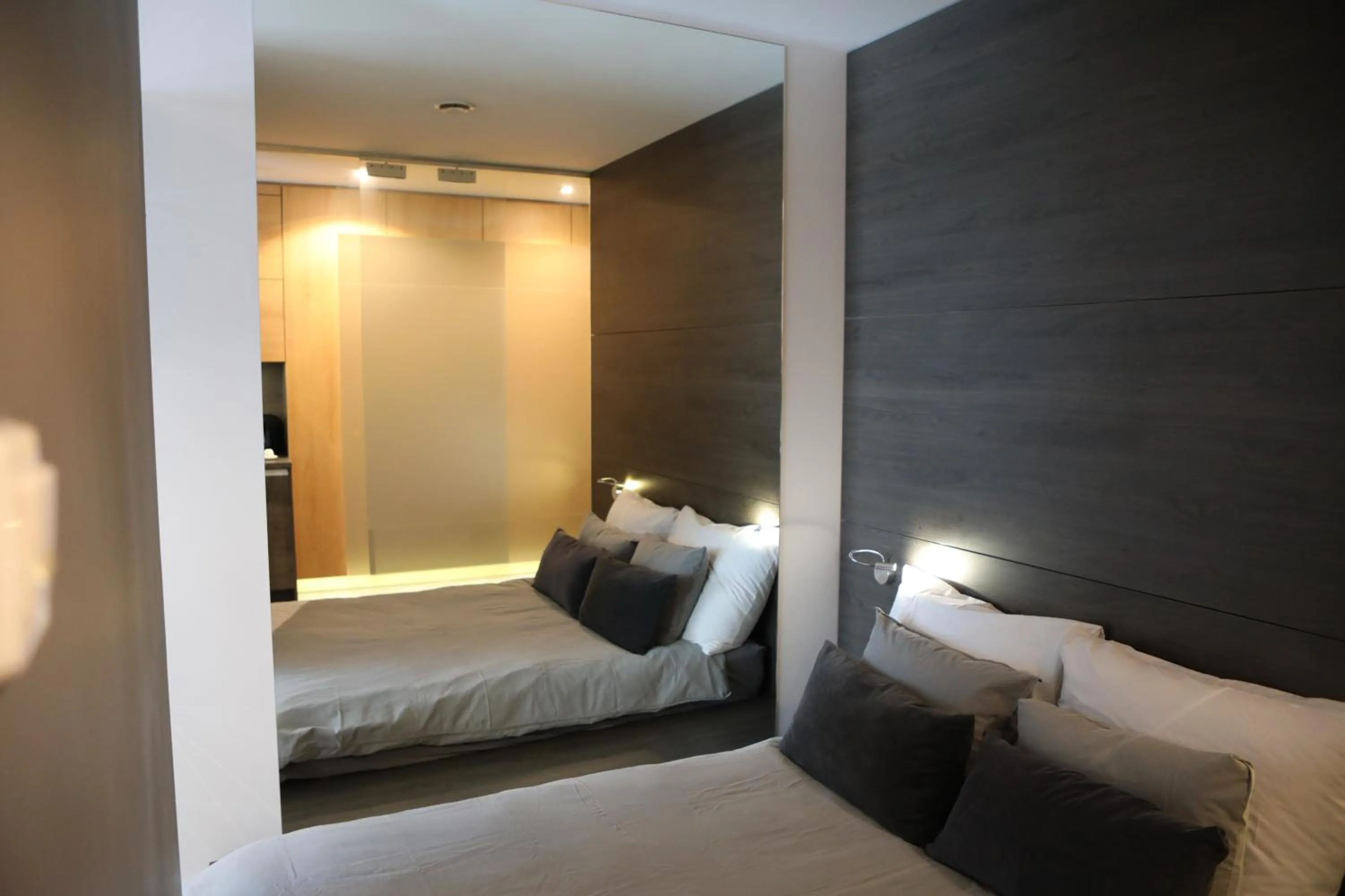 Bed in LupoApartments z Klimatyzacją do wyboru z Jacuzzi Pole Dance Parking Dostęp na Kod