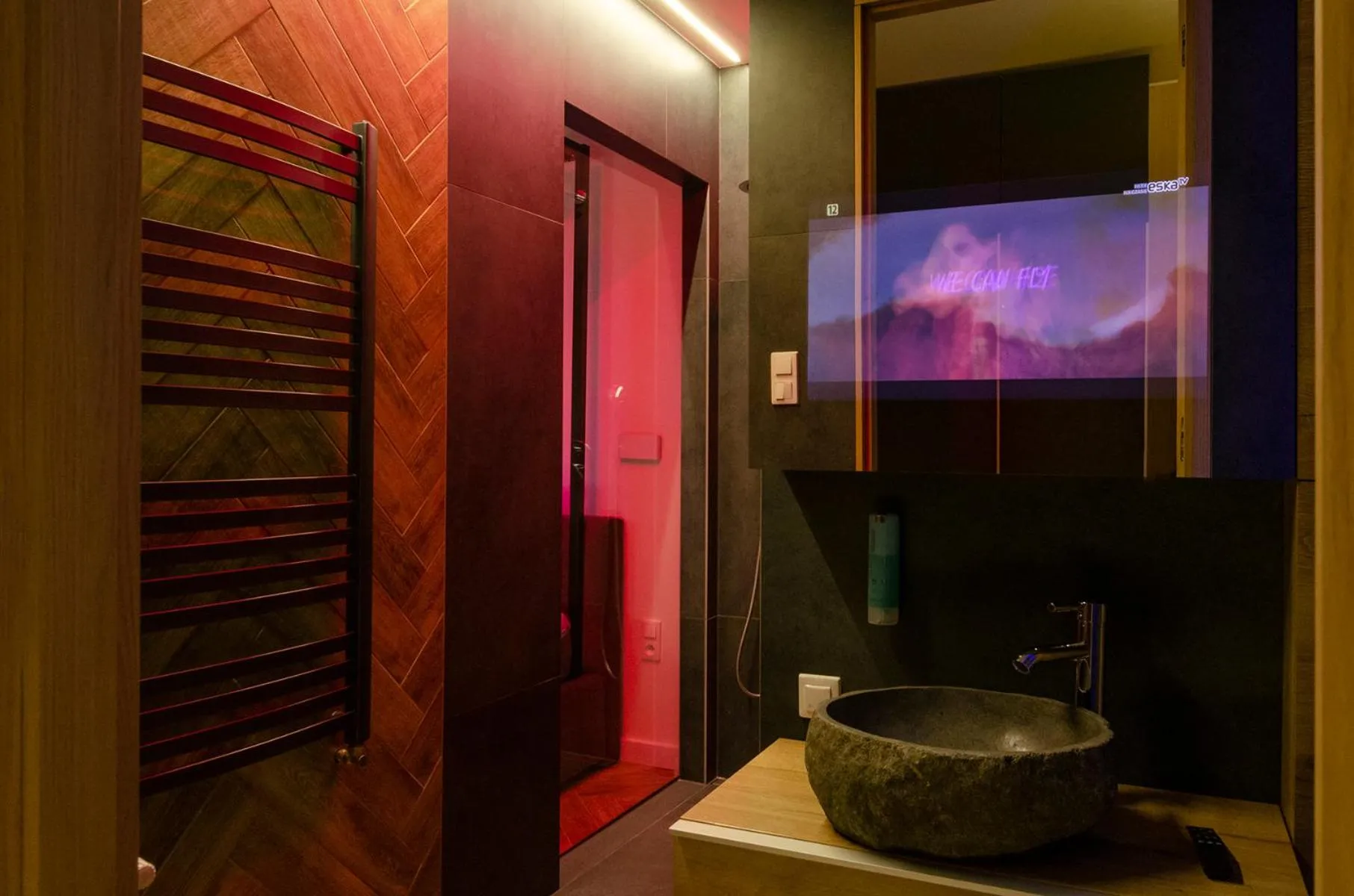 Bathroom in LupoApartments z Klimatyzacją do wyboru z Jacuzzi Pole Dance Parking Dostęp na Kod