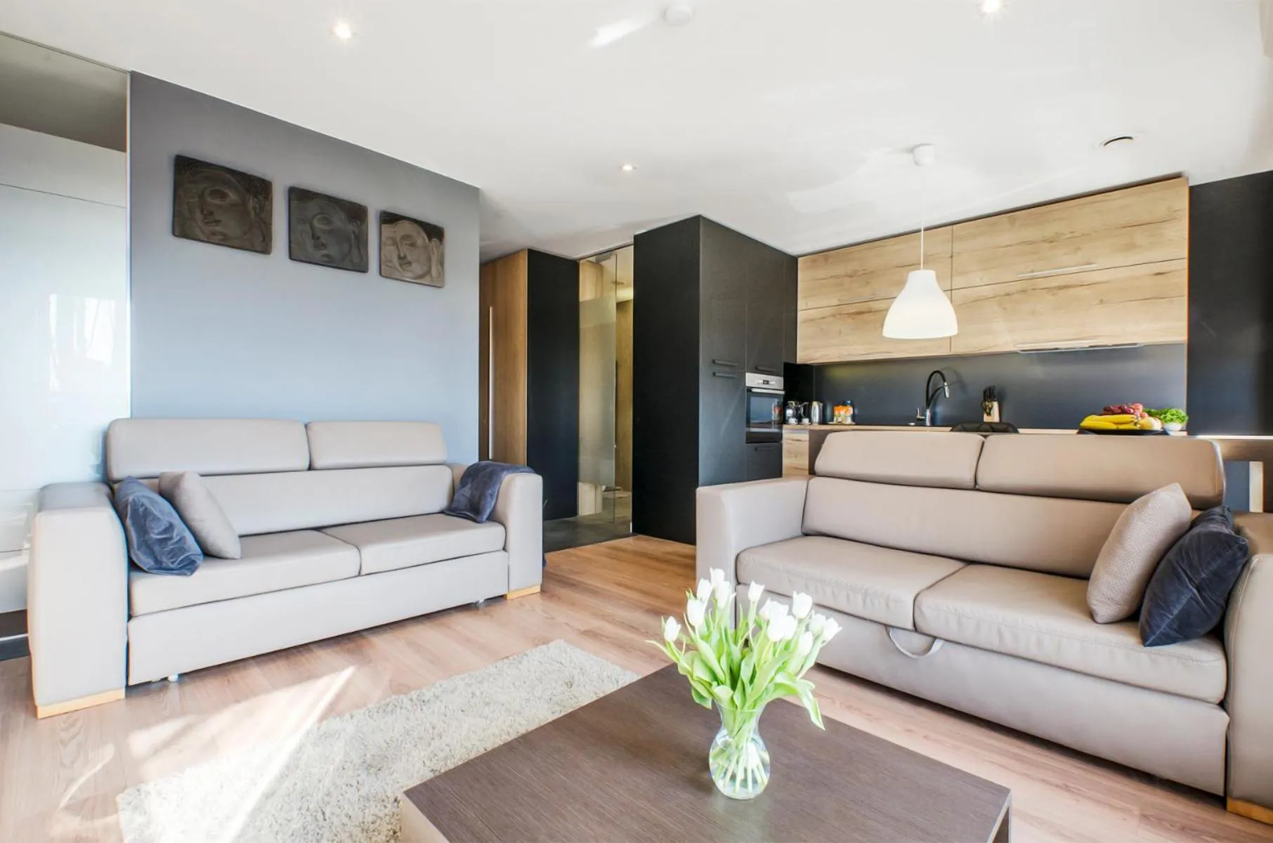Living room in LupoApartments z Klimatyzacją do wyboru z Jacuzzi Pole Dance Parking Dostęp na Kod