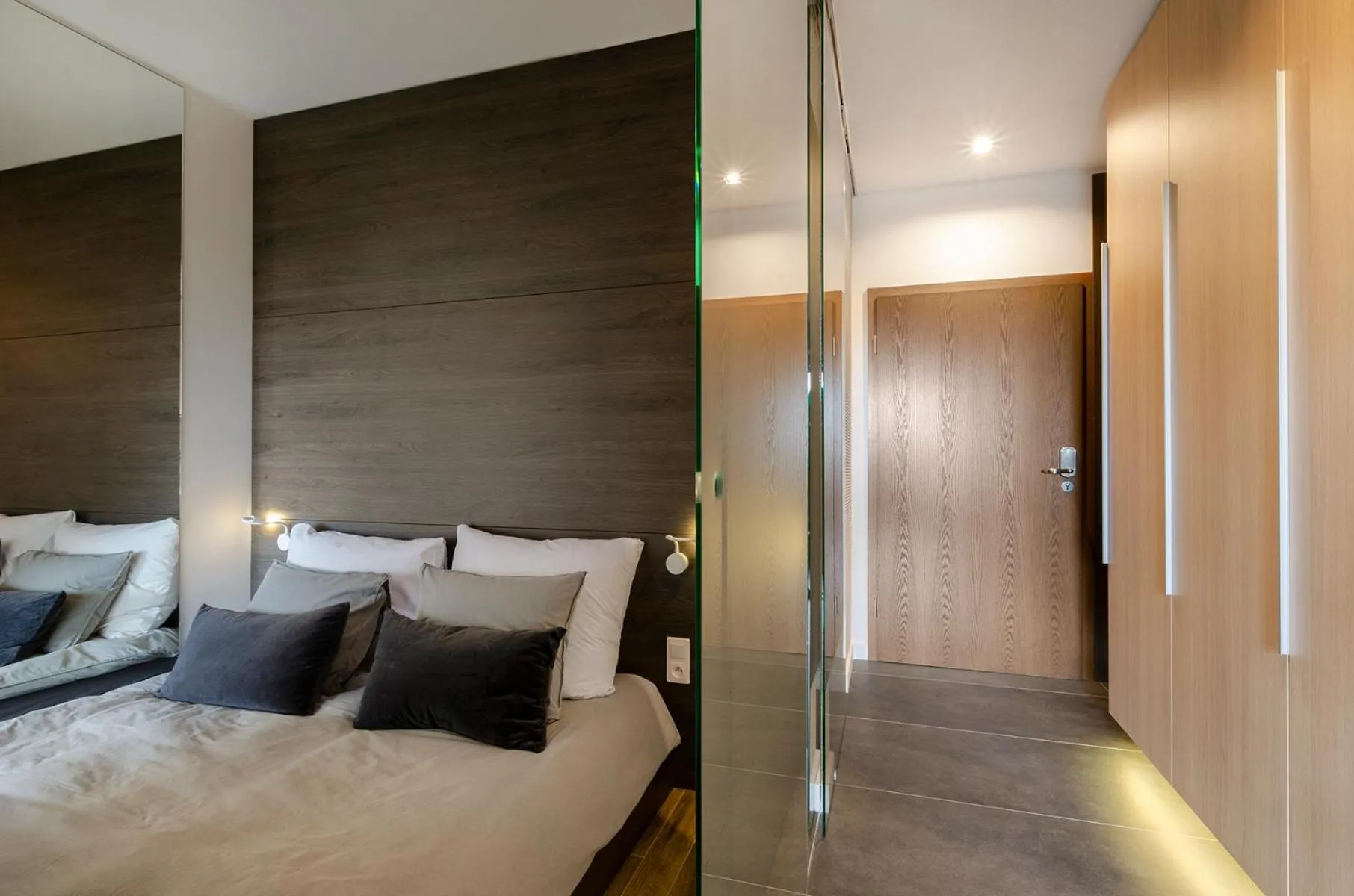 Bed in LupoApartments z Klimatyzacją do wyboru z Jacuzzi Pole Dance Parking Dostęp na Kod