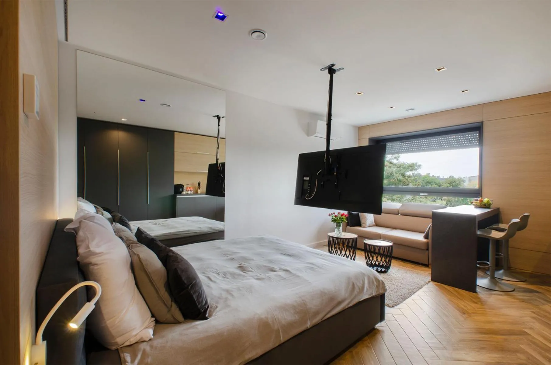Bed in LupoApartments z Klimatyzacją do wyboru z Jacuzzi Pole Dance Parking Dostęp na Kod