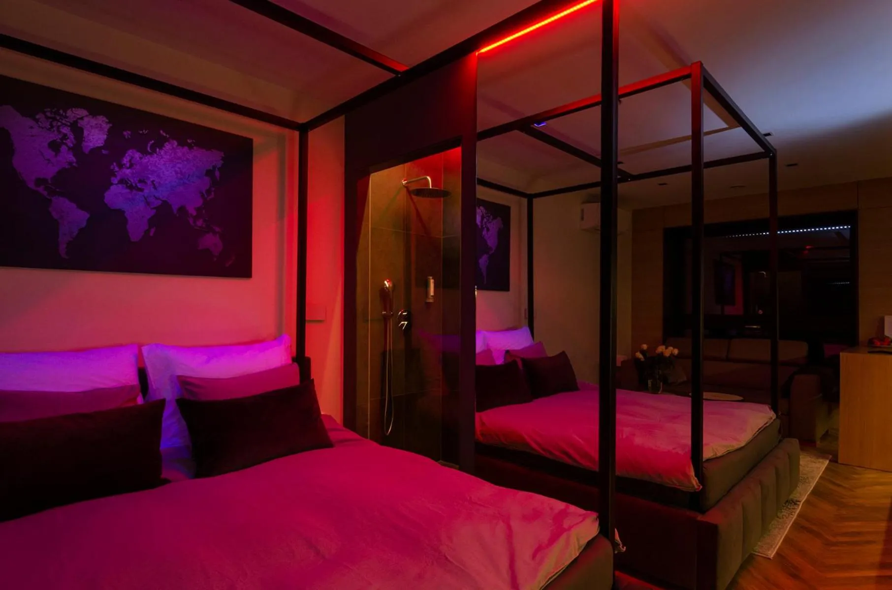 Bed in LupoApartments z Klimatyzacją do wyboru z Jacuzzi Pole Dance Parking Dostęp na Kod