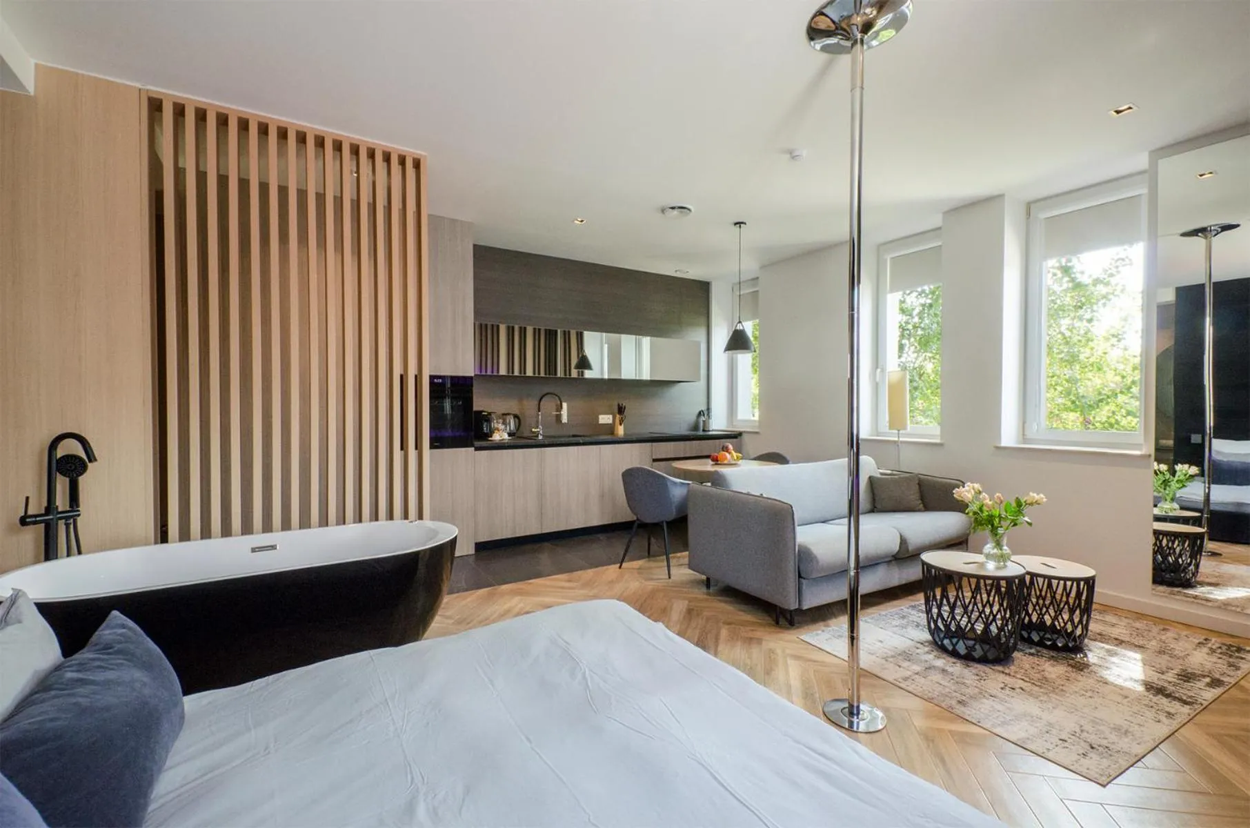 Bed in LupoApartments z Klimatyzacją do wyboru z Jacuzzi Pole Dance Parking Dostęp na Kod